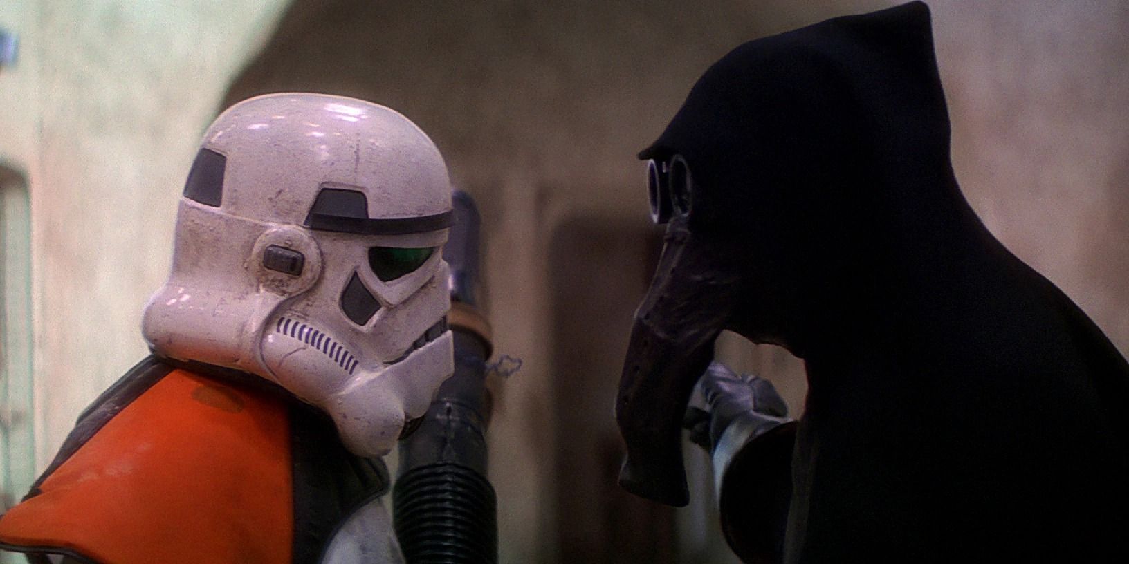 Garindan ezz Zavor speaking to a stormtrooper in A New Hope