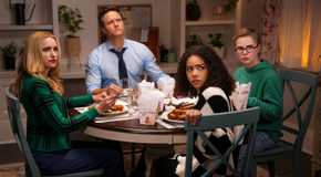 Ginny & Georgia Season 3 Cast Sitting Around a Table Eating