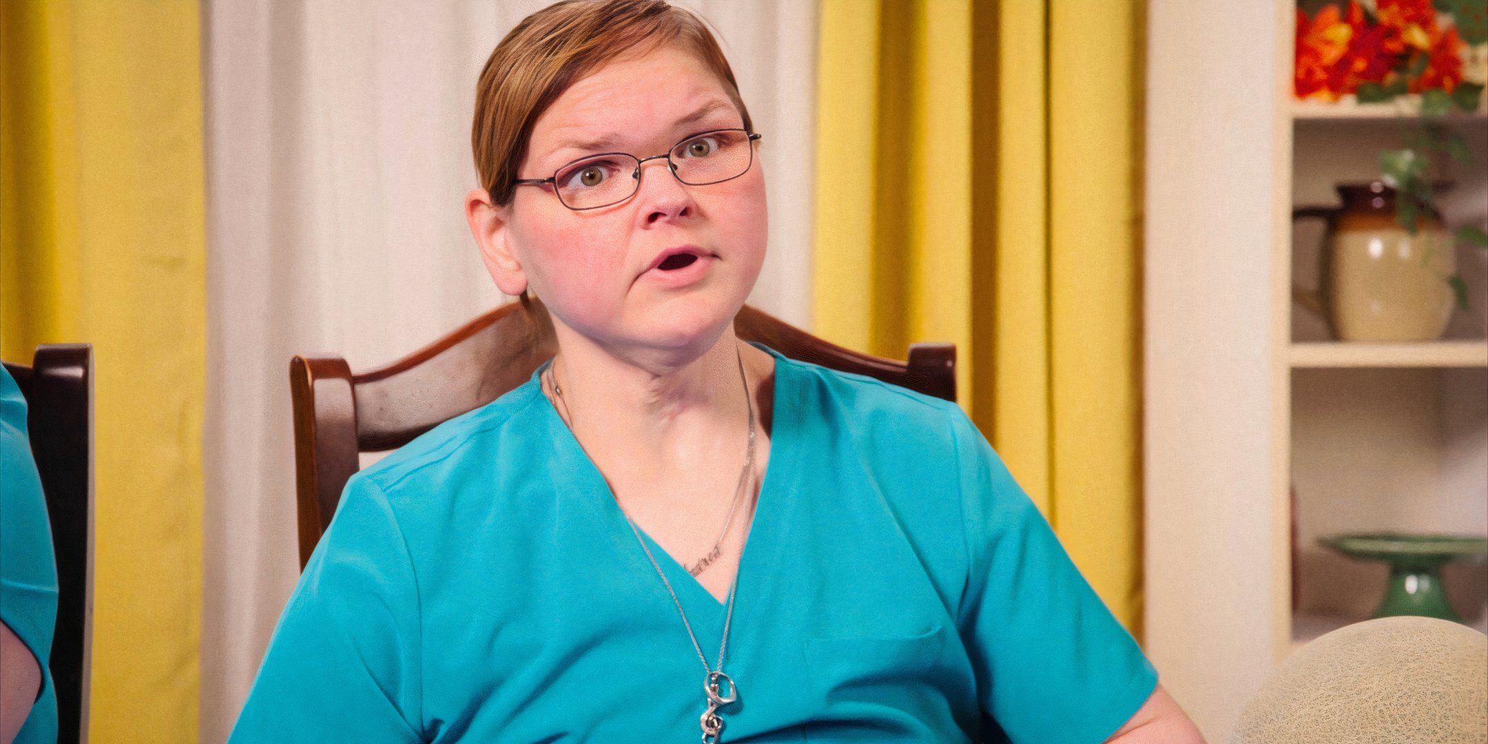 1000-lb sisters star Tammy Slaton in a turquoise top and necklaces and smiling