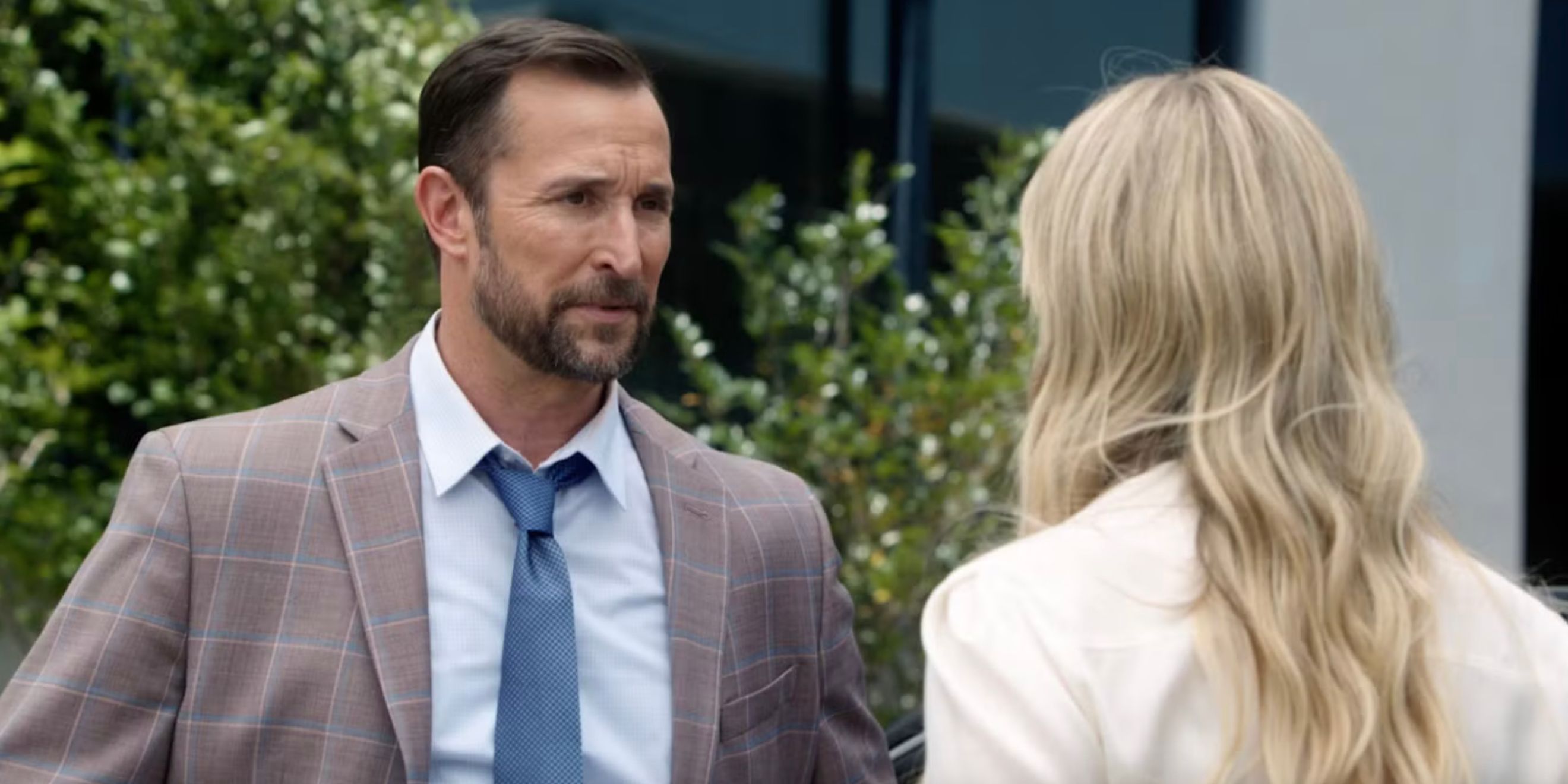 Harry talking with Parker in Leverage Redemption season 3 episode 10