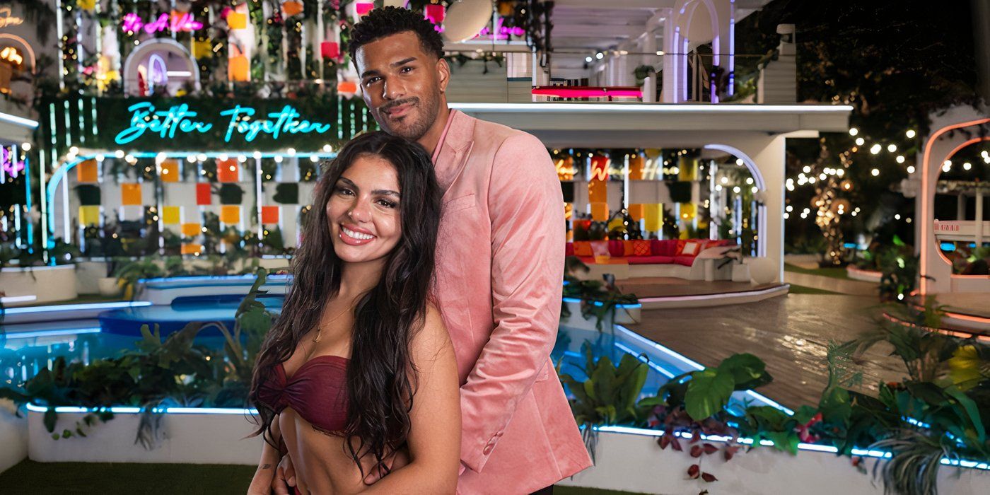 Jeremiah fica com os braços em volta da cintura de Huda na villa da temporada 7 da 7ª temporada de Love Island USA