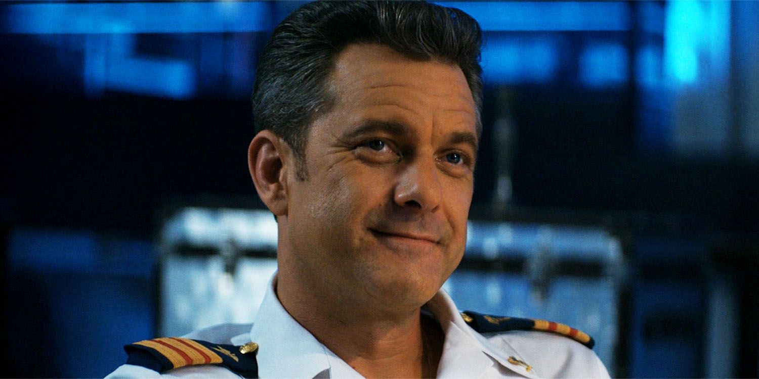 Joshua Jackson smiling as Max Blankman in Doctor Odyssey season 1, episode 7