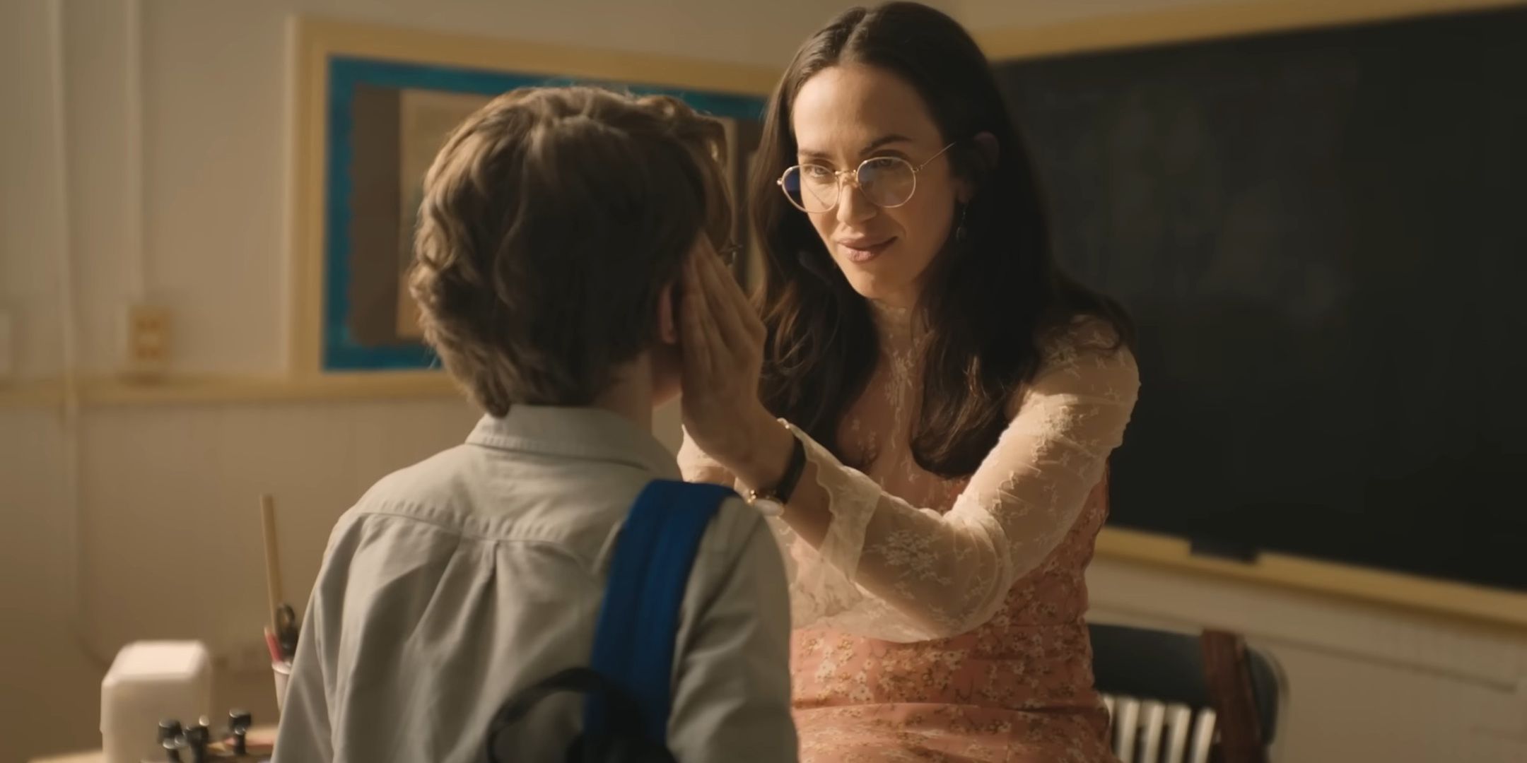 Kate Siegel as Miss Richards holding Chuck's face tenderly in her hands in The Life of Chuck