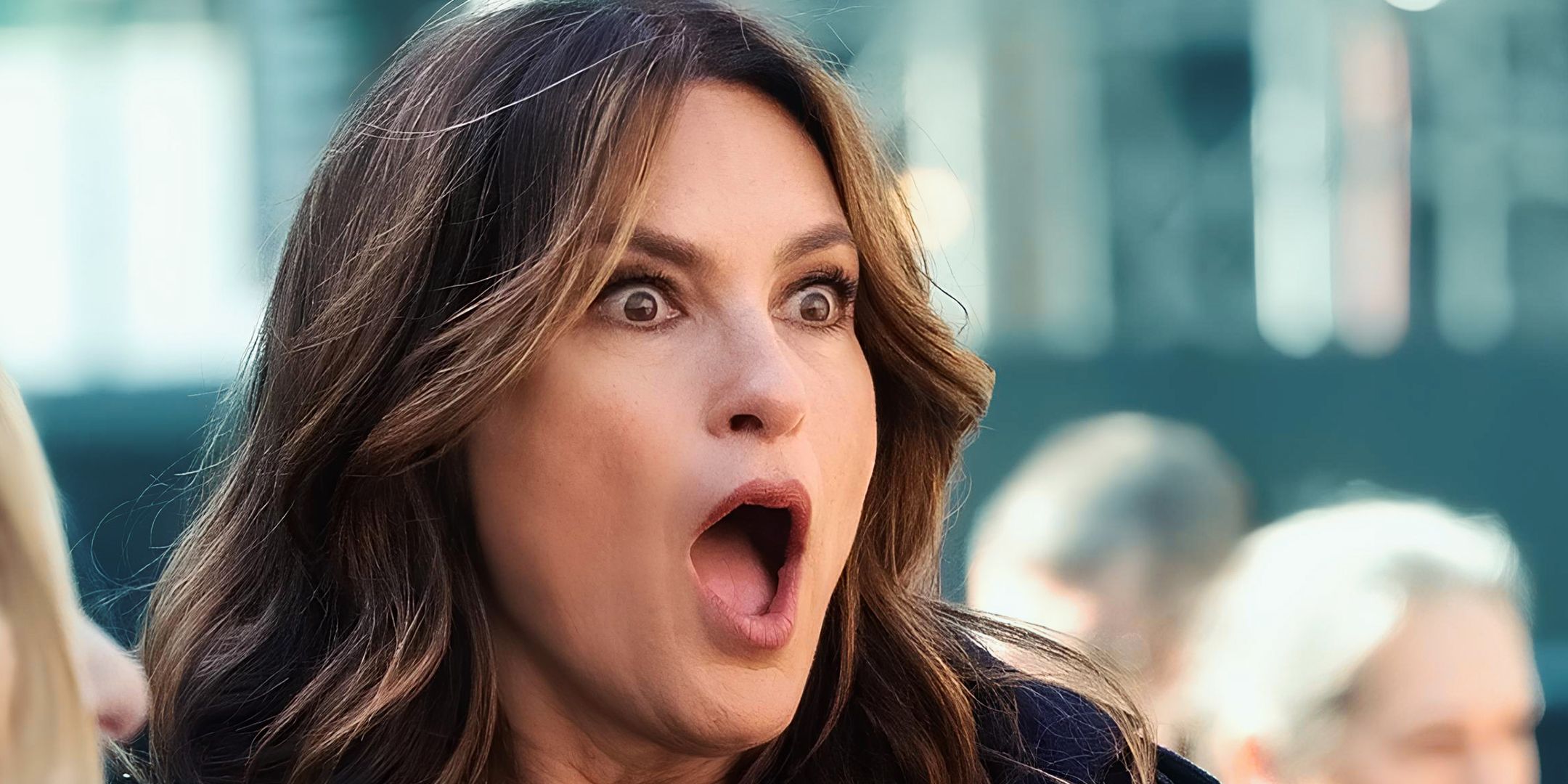 Mariska Hargitay’s Husband & SVU Co-Star Surprises Her With A Heartwarming Present That Has Ties To A Bittersweet Reminiscence