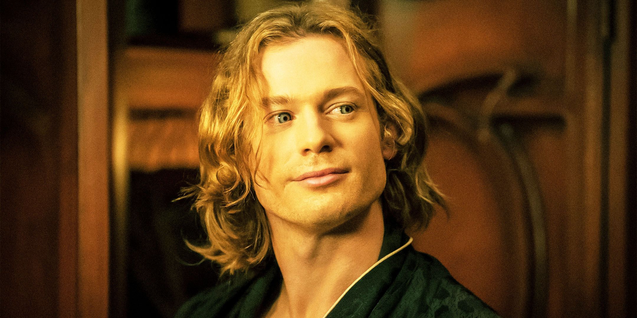 AMC's New Interview With The Vampire Spinoff Series Confirms Release Date & Major Crossover Character Lestat grinning in Interview with the Vampire