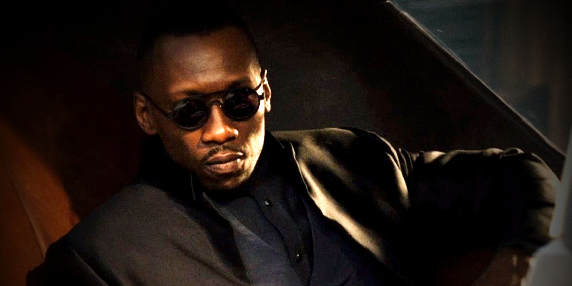 Mahershala Ali's Vector gets out of a car in Alita Battle Angel