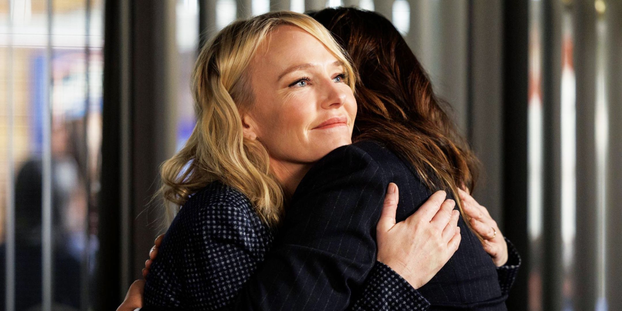 Law & Order Star Shares Personal Catharsis & Family Secrets To Tell Jayne Mansfield's Story On Her Own Terms Mariska Hargitay as Benson and Kelli Giddish as Rollins hugging in Law and Order SVU
