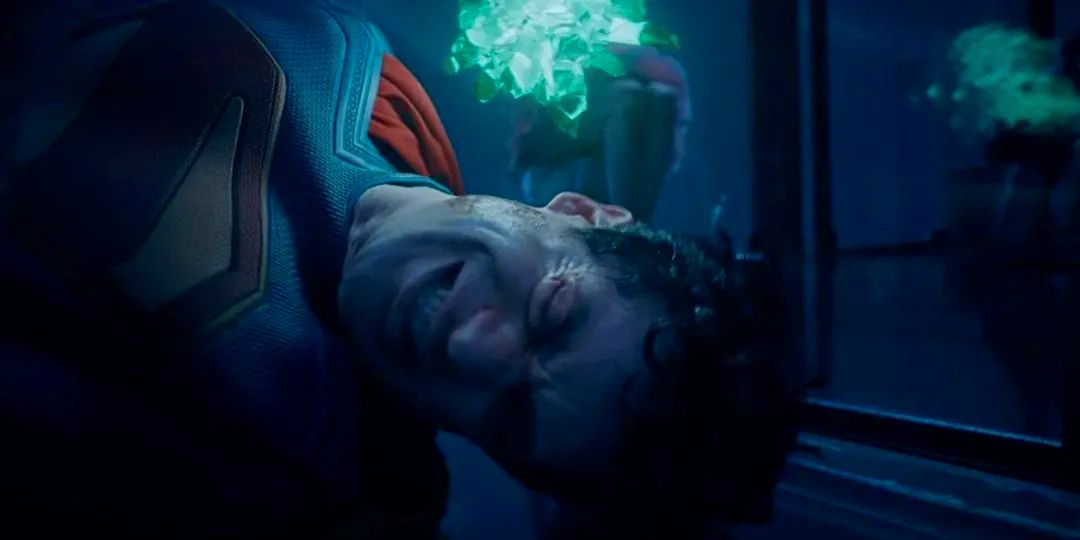 Metamorpho using kryptonite against Superman