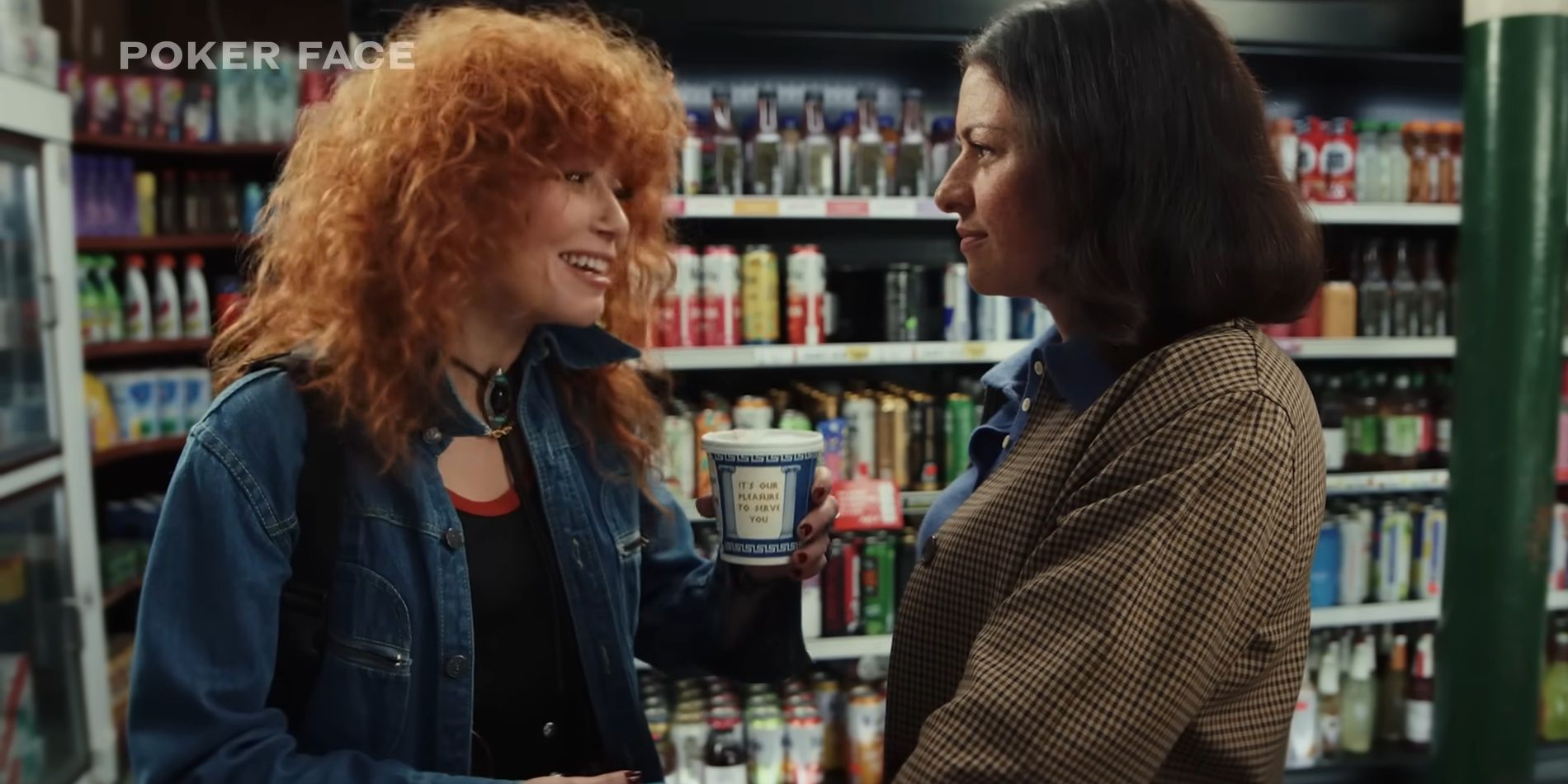 Natasha Lyonne e Alia Shawkat em uma loja de conveniência em Poker Face