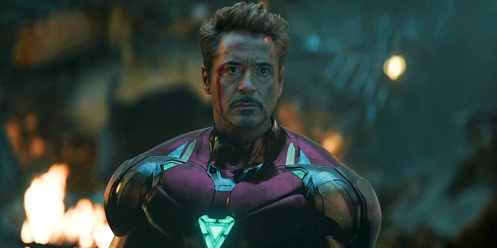 Robert Downey Jr In Iron Man Suit On Battlefield in Avengers Endgame