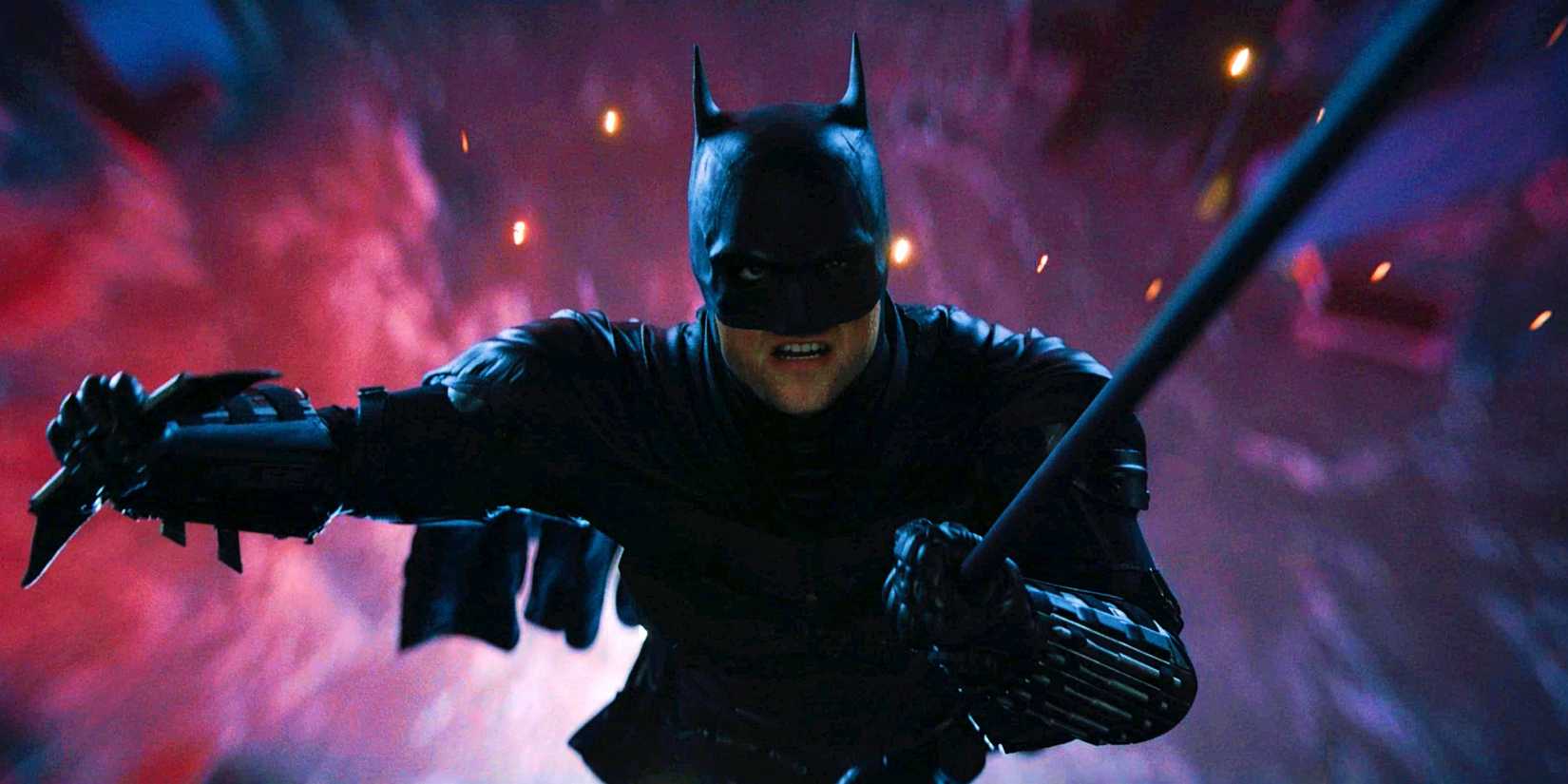 Robert Pattinson As Batman Climbing Grappling Rope With A Batarang In The Batman