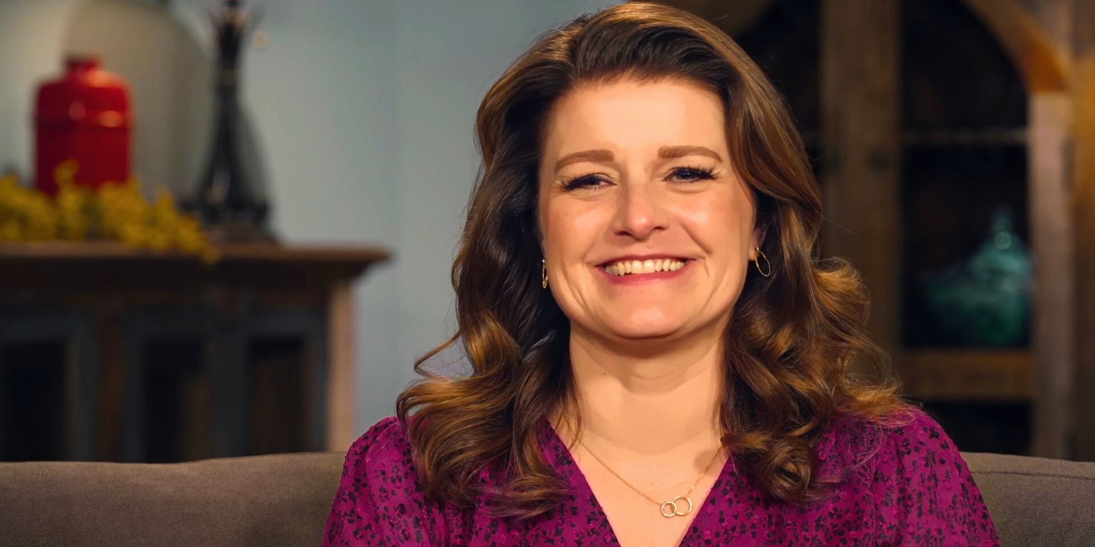 Sister Wives Robyn Brown close up with a big smiling during an interview