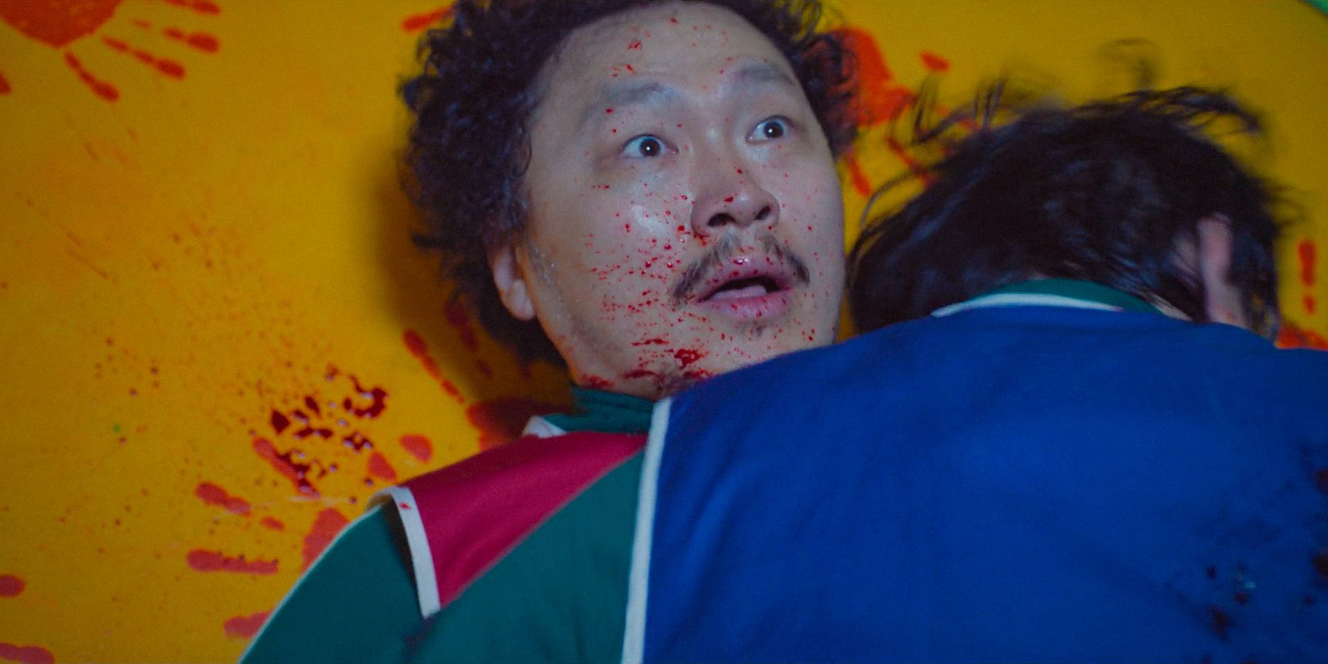 Park Yong-sik sorpreso con sangue sul volto