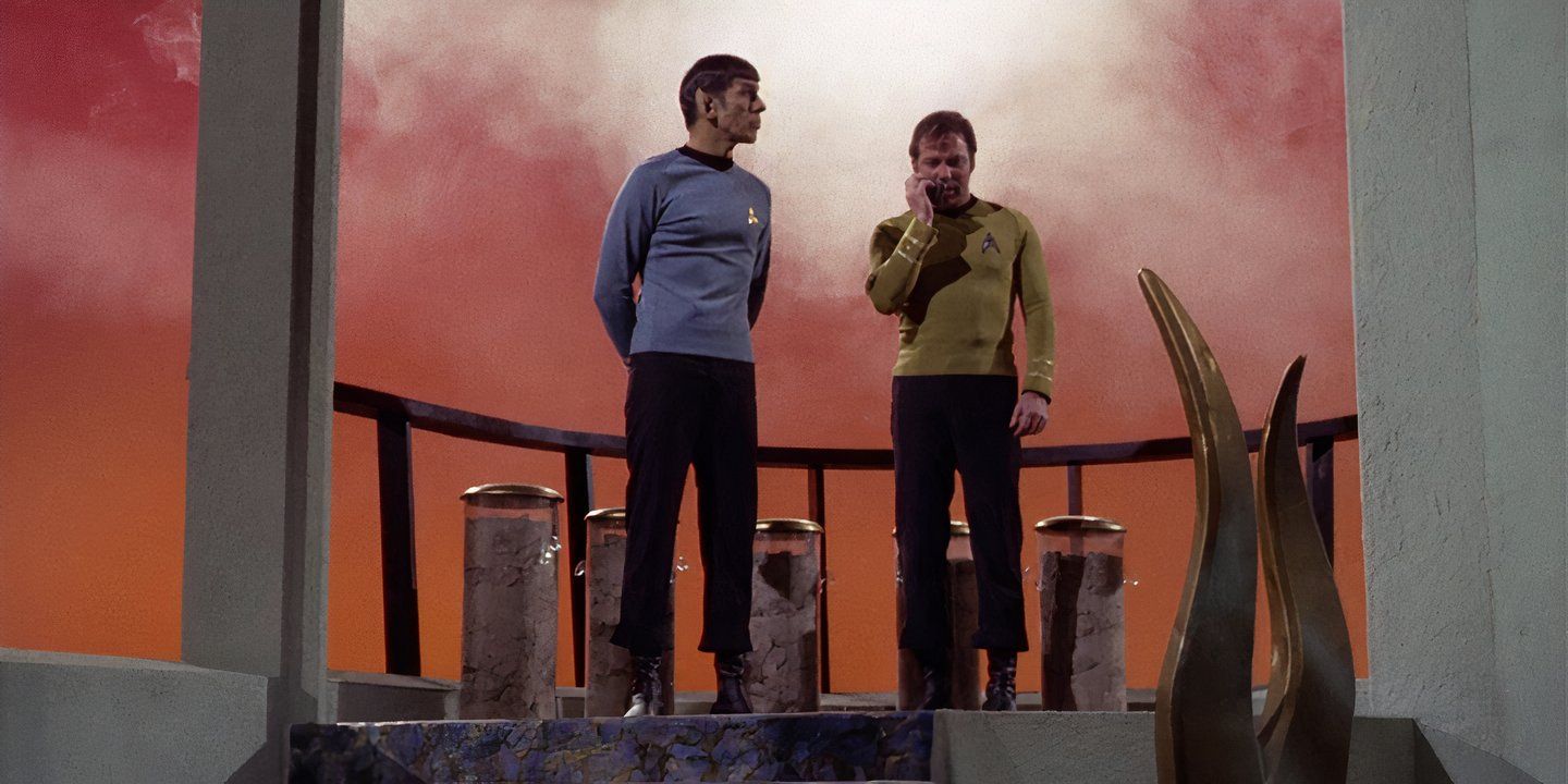 Star Trek TOS The Cloud Miners Kirk and Spock