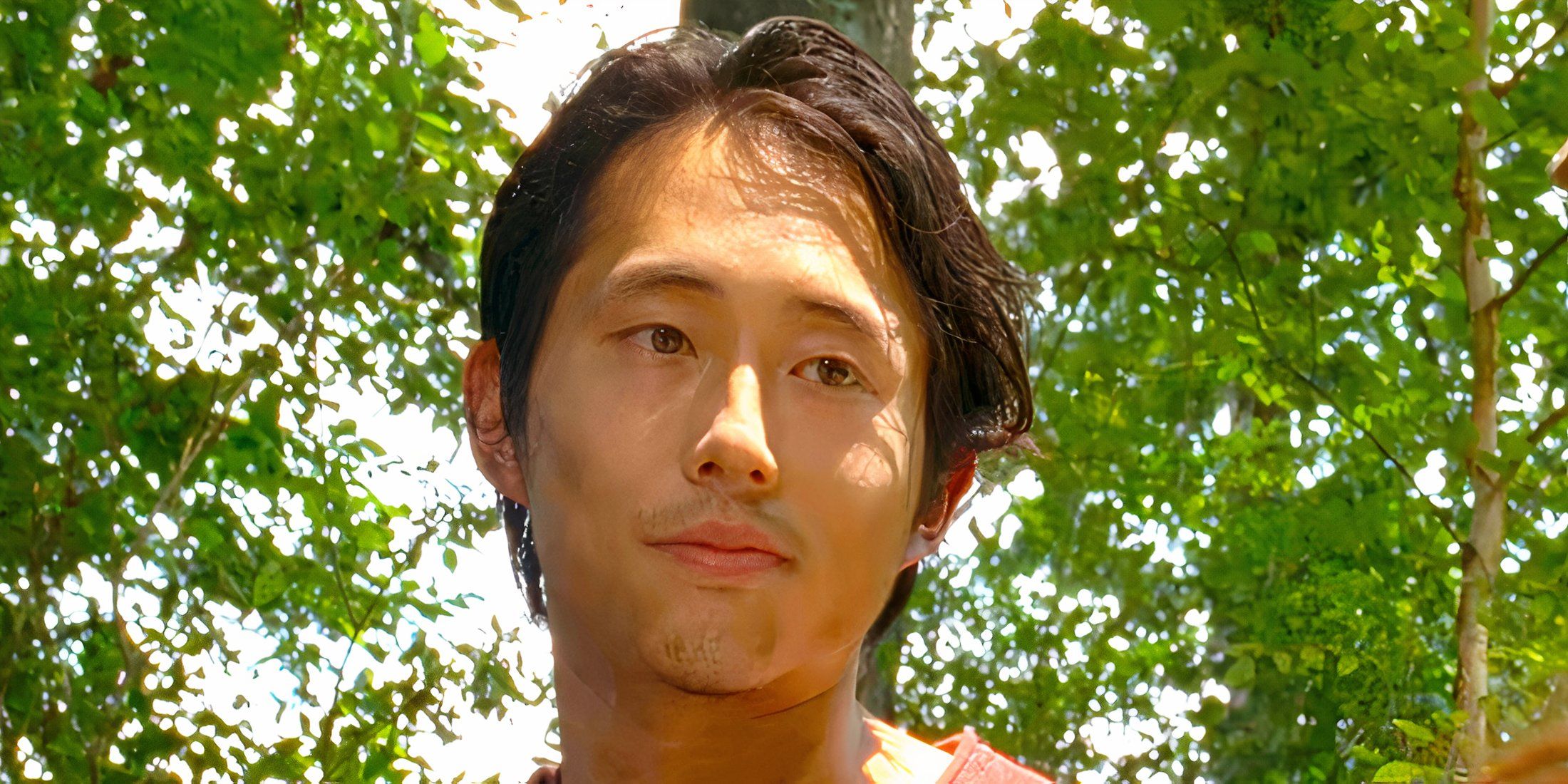 Steven Yeun as Glenn with a small smile on his face in The Walking Dead season 5 episode 7