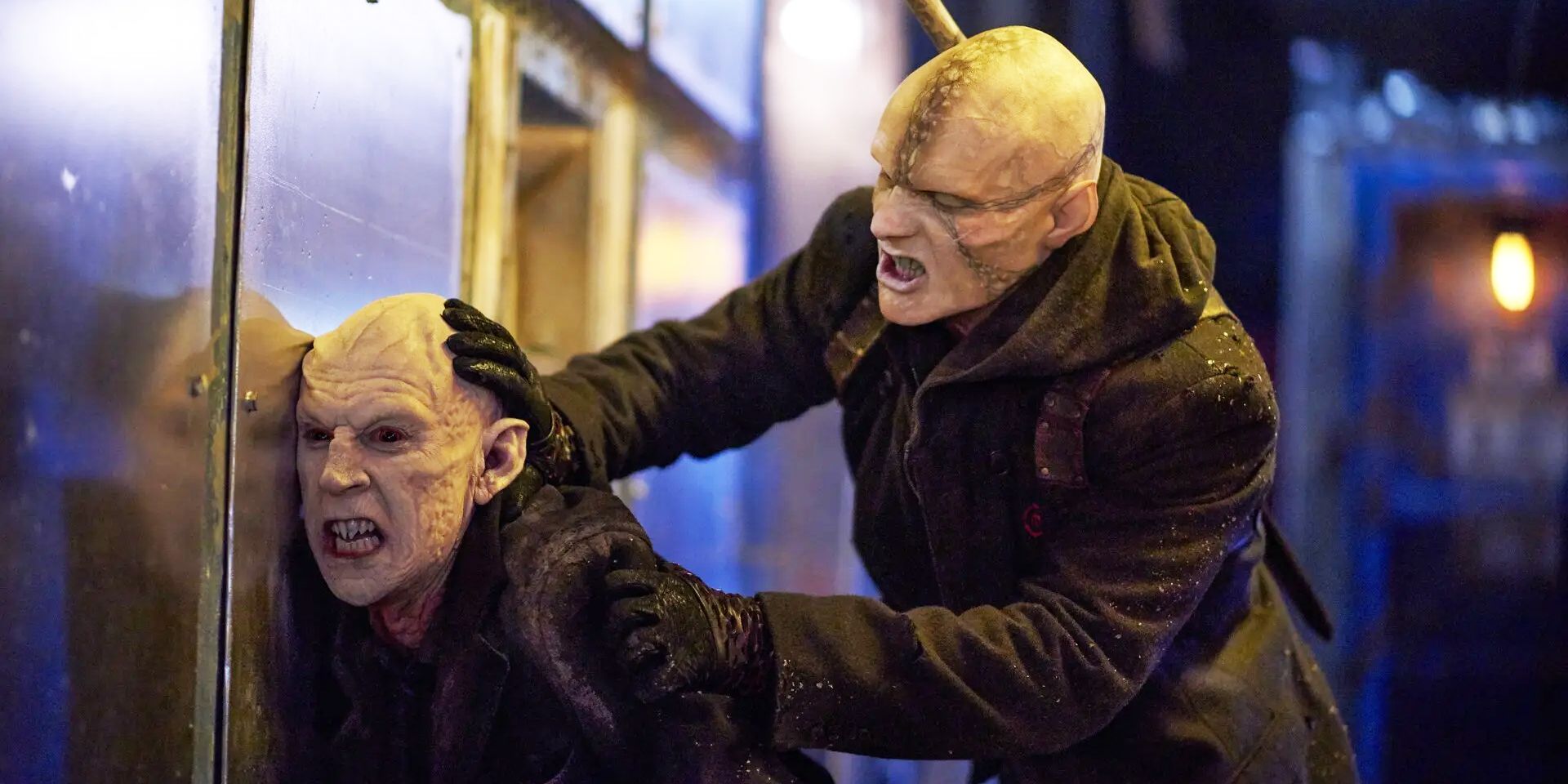The Strain vampires fighting