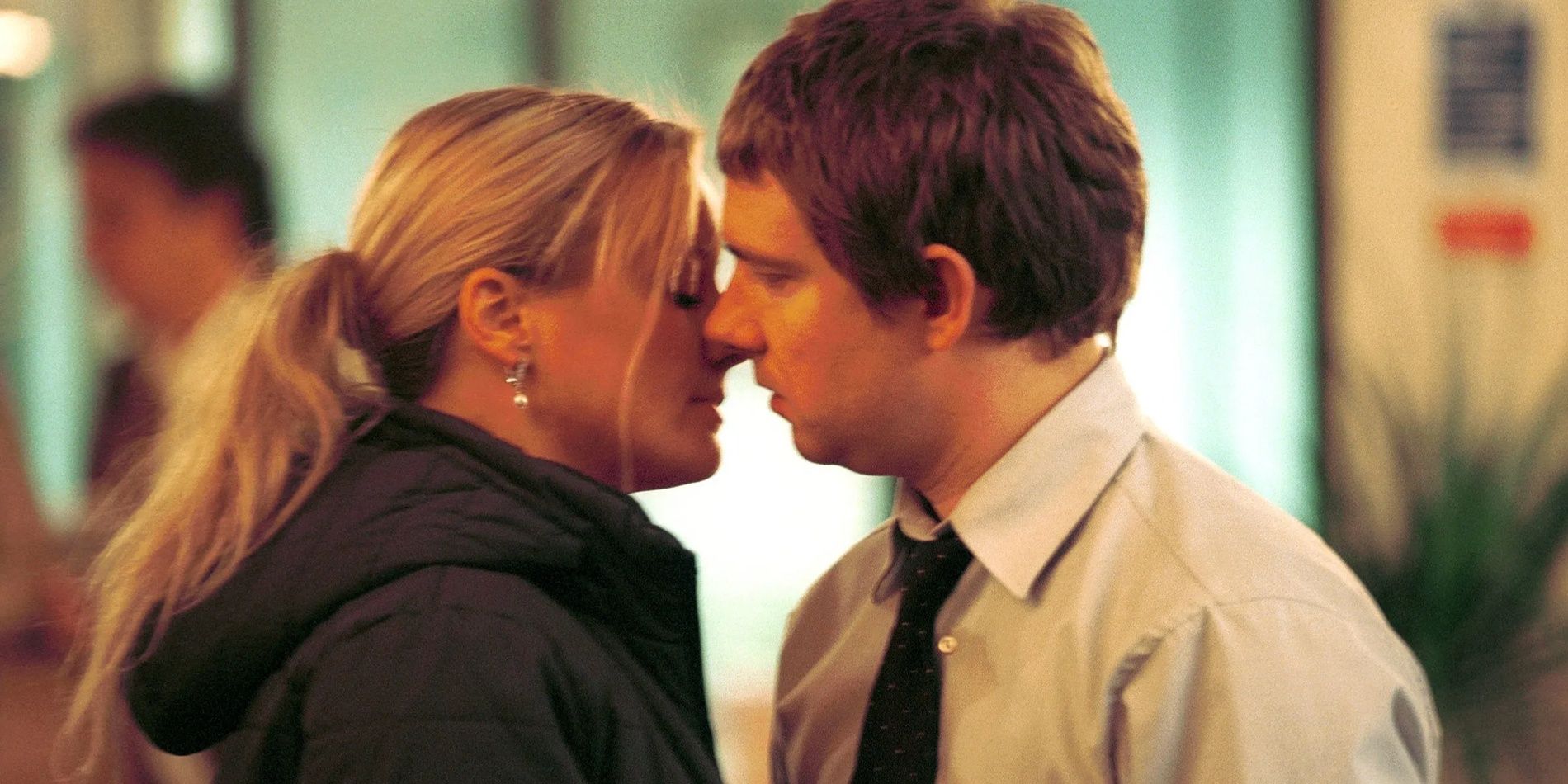 Tim and Dawn kiss in The Office