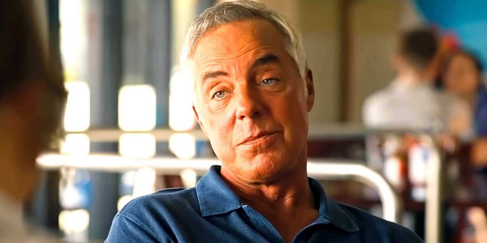 Titus Welliver ha Harry Bosch che parla con Renee nel spin-off Ballard