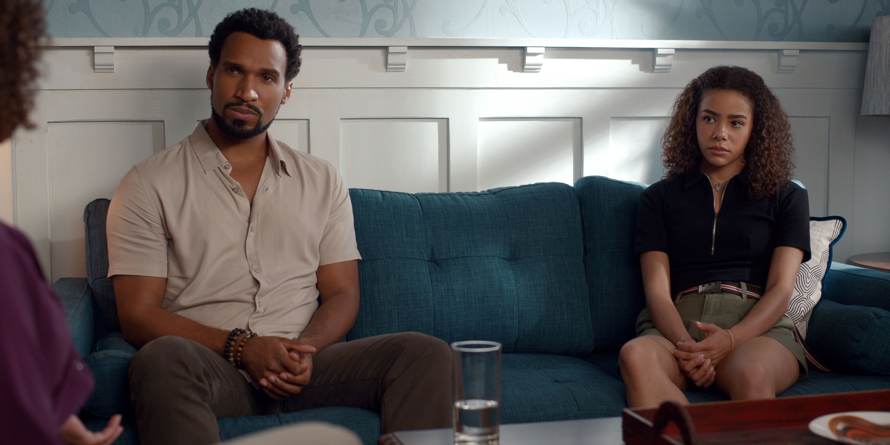 Zion and Ginny at therapy in Ginny & Georgia season 3