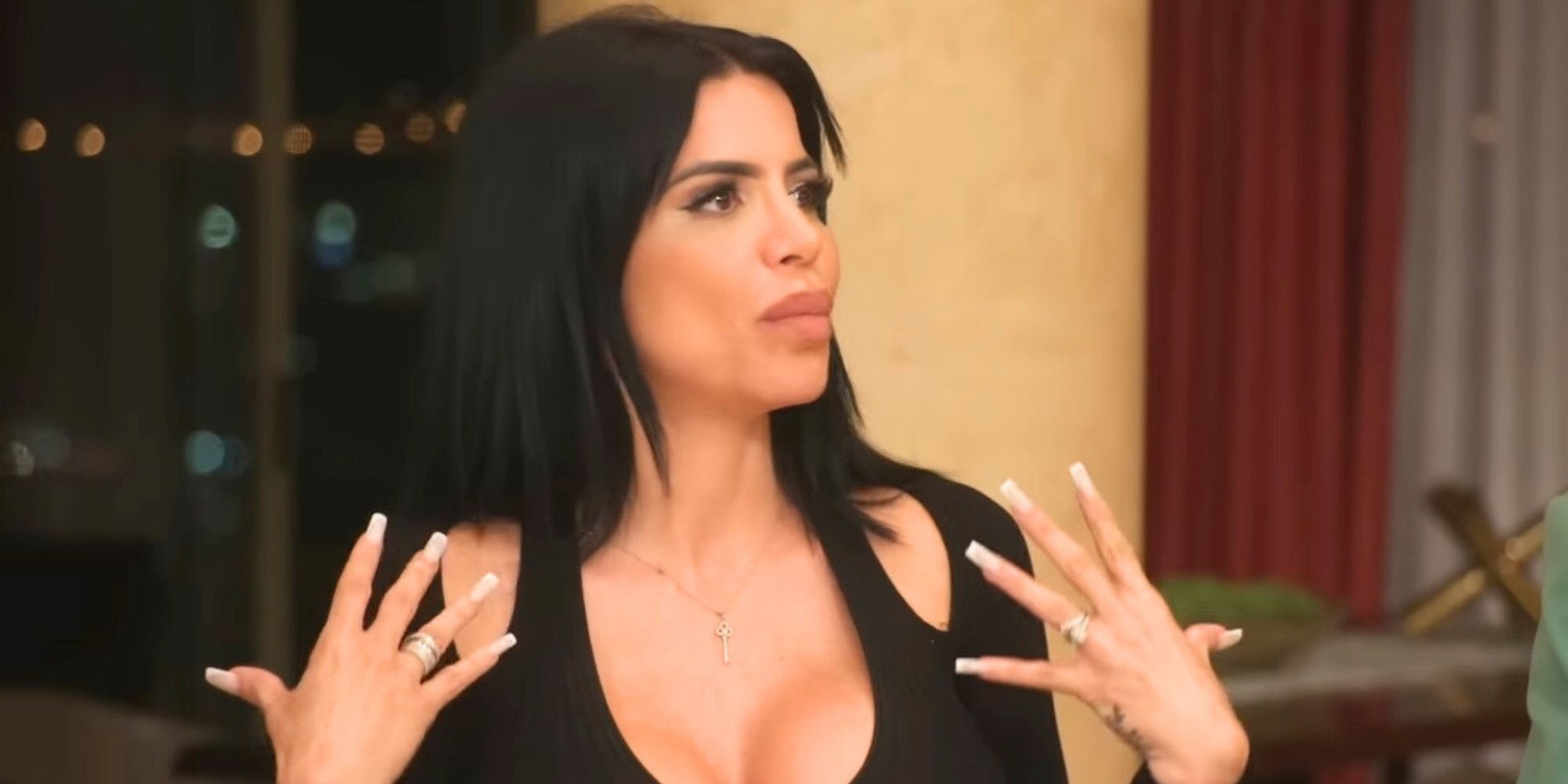90 Day Fiance Larissa Lima talking expressively with her hands