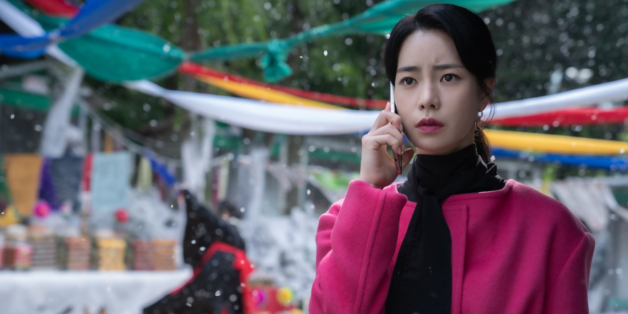 Netflix praznuje božič julija s prazničnim grozljivim filmom in navdušuje s psihološkim trilerjem