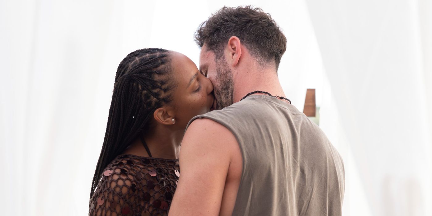 Bachelor in Paradise's Bailey and Jeremy kiss