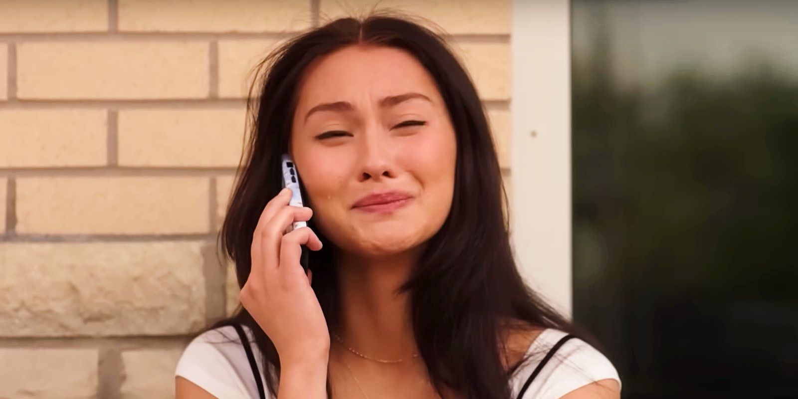 Belly on the phone crying in The Summer I Turned Pretty season 3, episode 4