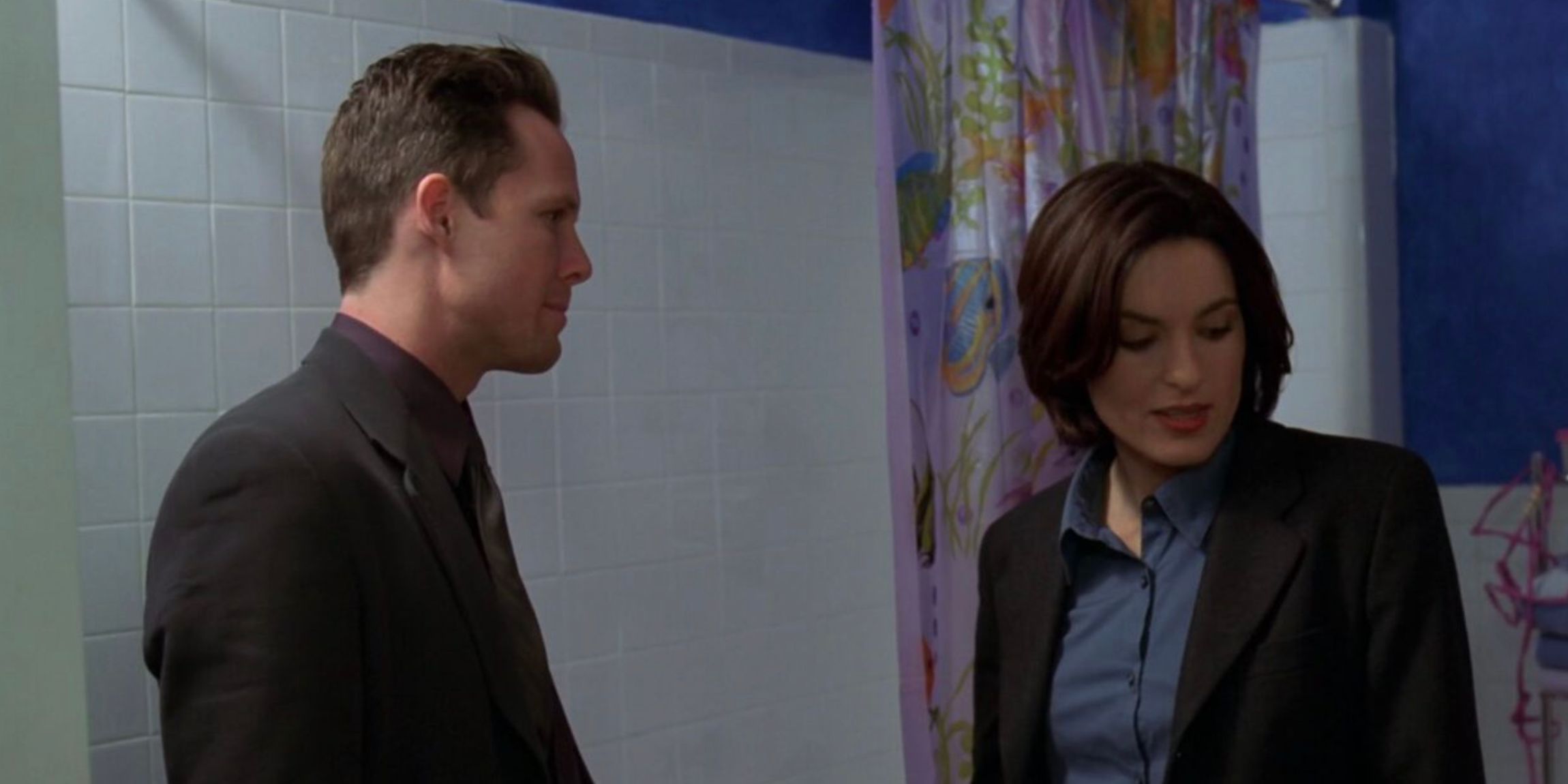 Cassidy and Benson talking at a crime scene in Law and Order SVU