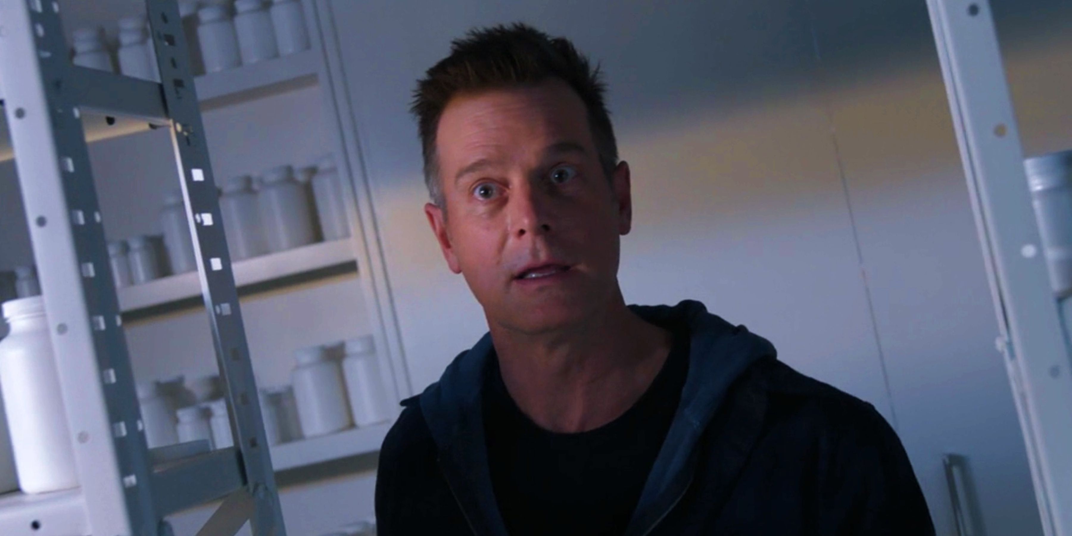 Peter Krause as Bobby Nash in 9-1-1 season 6, episode 11.