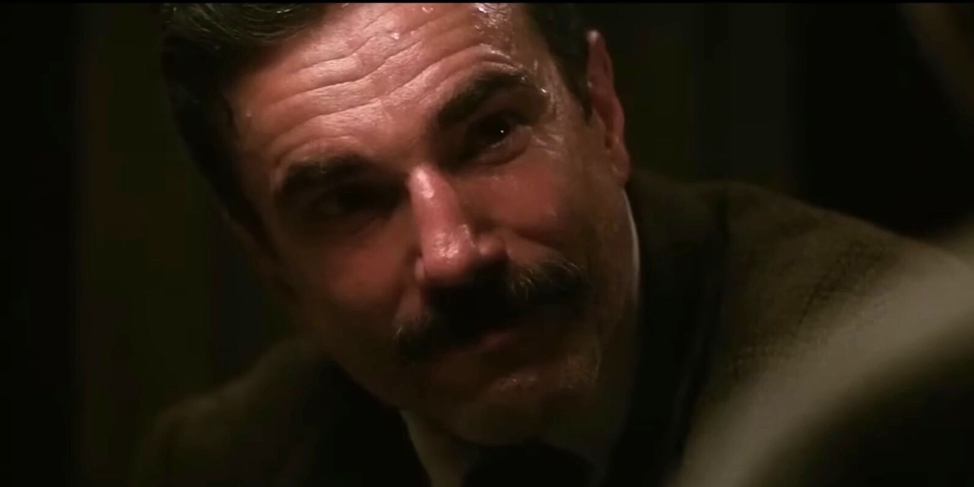 Daniel Day-Lewis as Danielle Plainview talking in There Will Be Blood