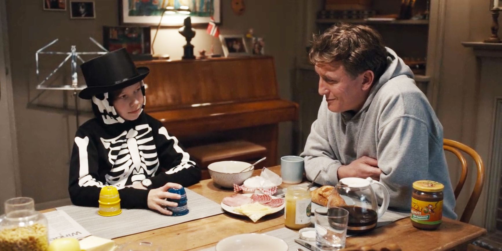 Dark season 1 episode 1 Mikkel and Ulrich at the table