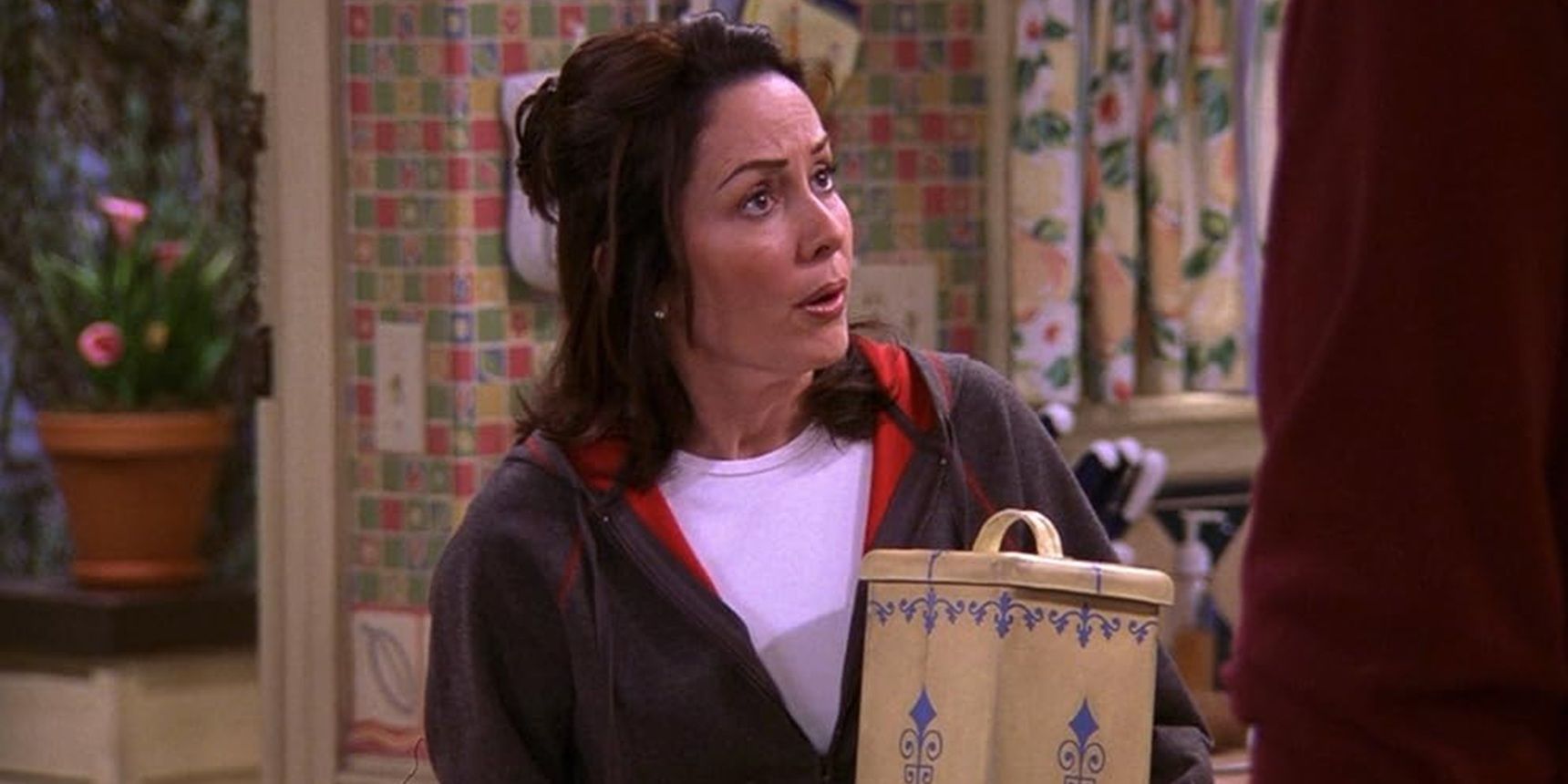 Debra holding the cartridge in everyone loves Raymond