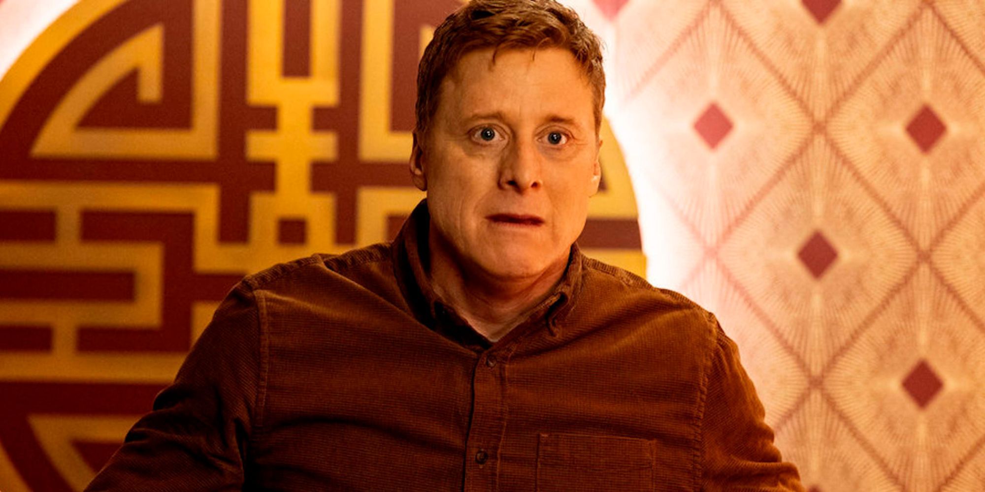 Dr. Harry Vanderspeigle (Alan Tudyk) looking frightened in Resident Alien.