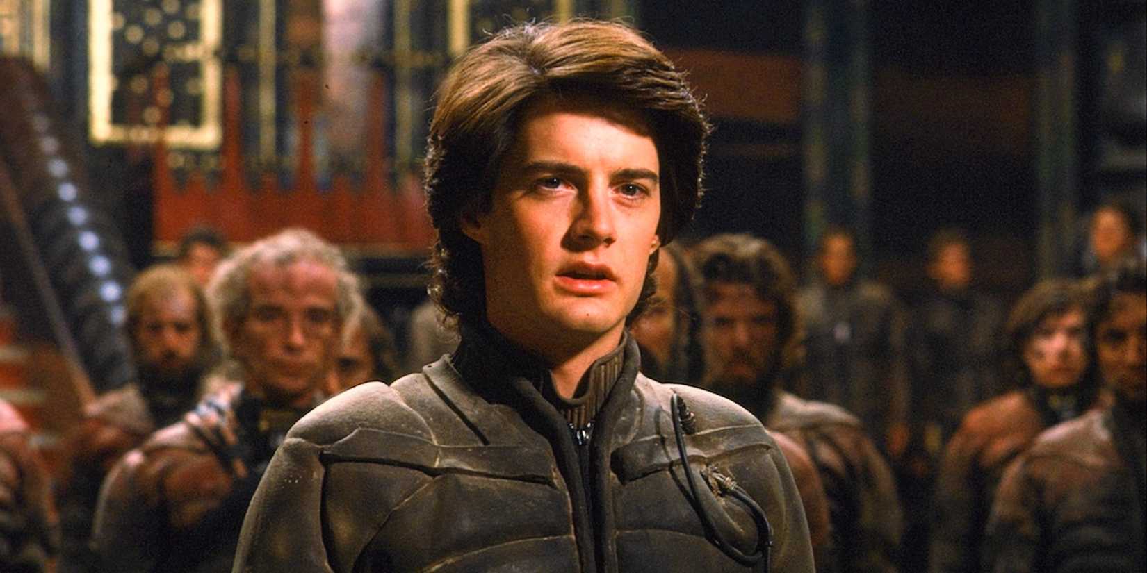 Paul speaks in front of crowd of Fremen in Dune 1984