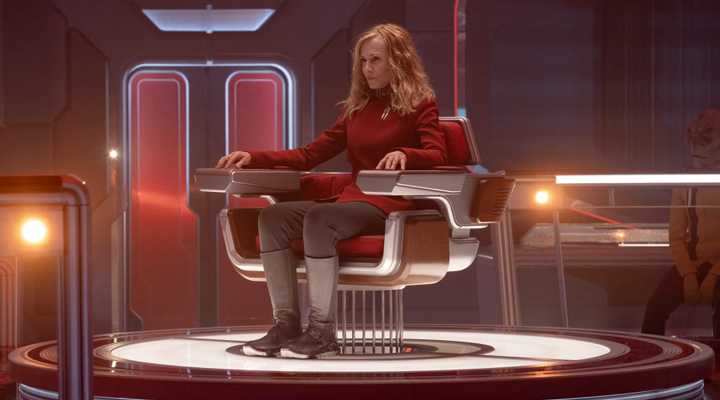 Holly Hunter as Captain Nahla Ake in her captain's chair on Star Trek: Starfleet Academy