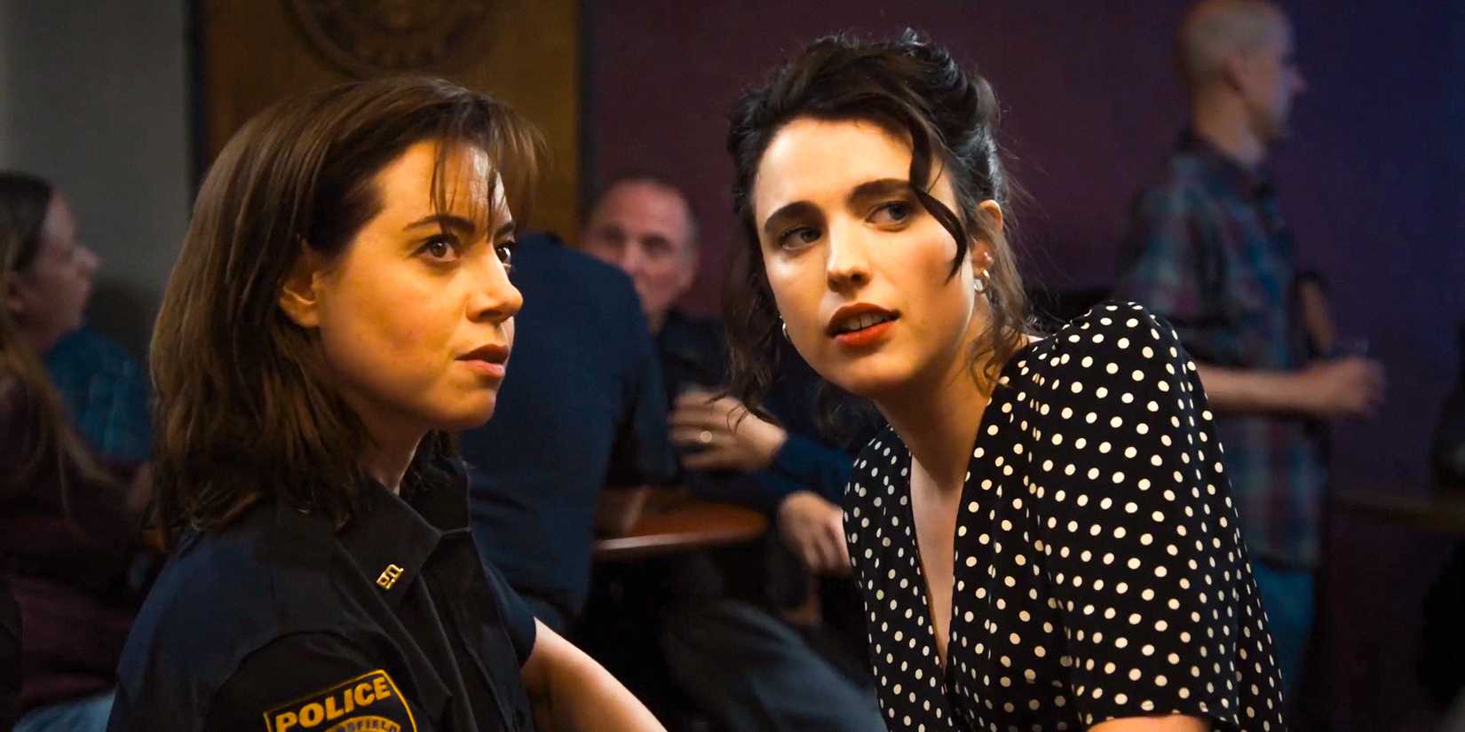 MG (Aubrey Plaza) and Honey O'Donahue (Margaret Qualley) gossiping in Honey Don't!