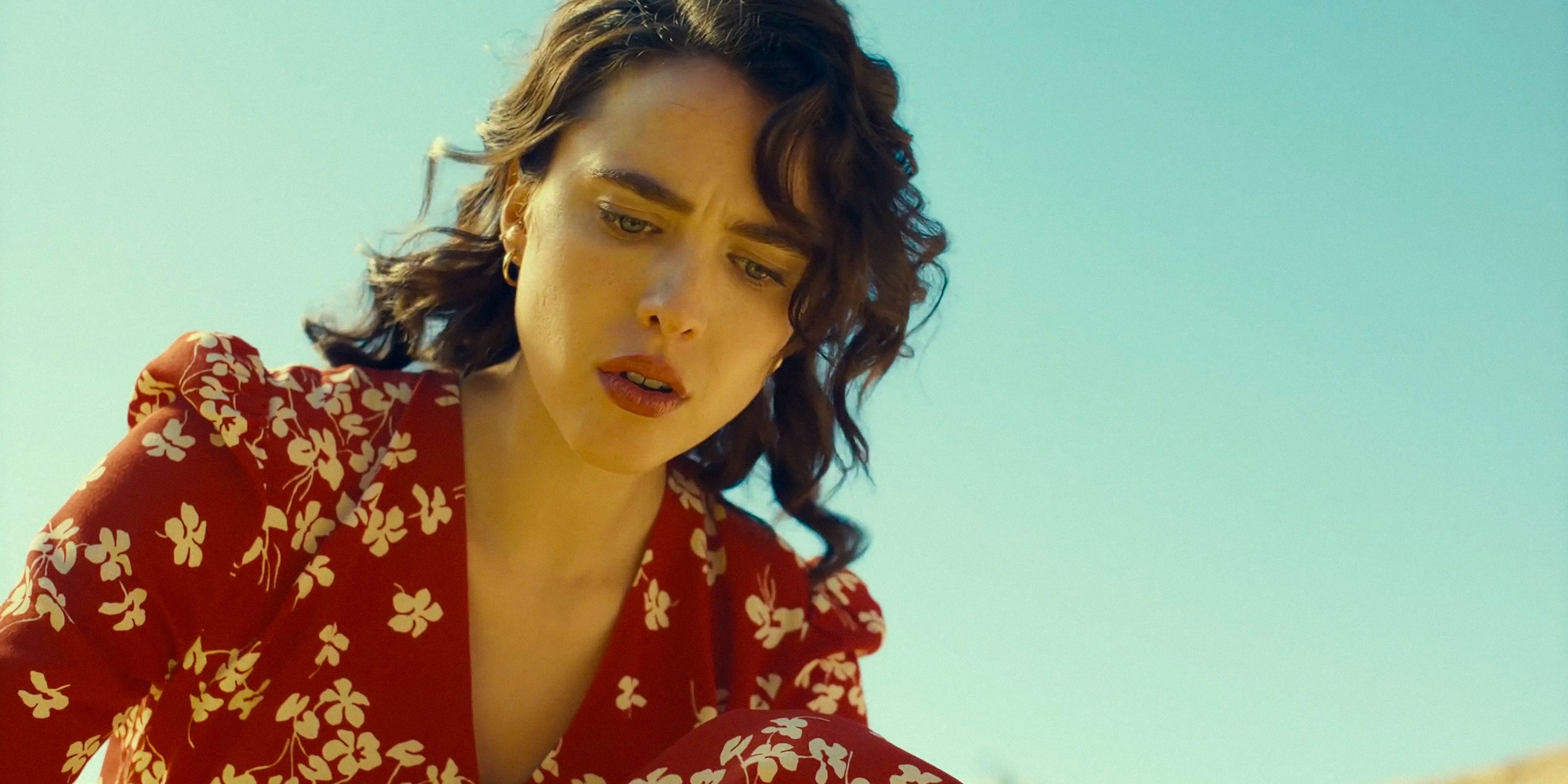 Honey O'Donahue (Margaret Qualley) looking confused in Honey Don't!
