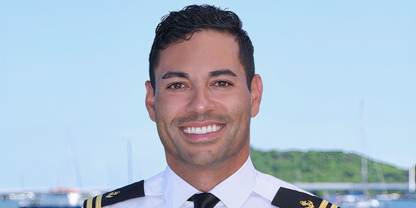 Hugo Ortega sorridente nella foto ufficiale di Below Deck stagione 12