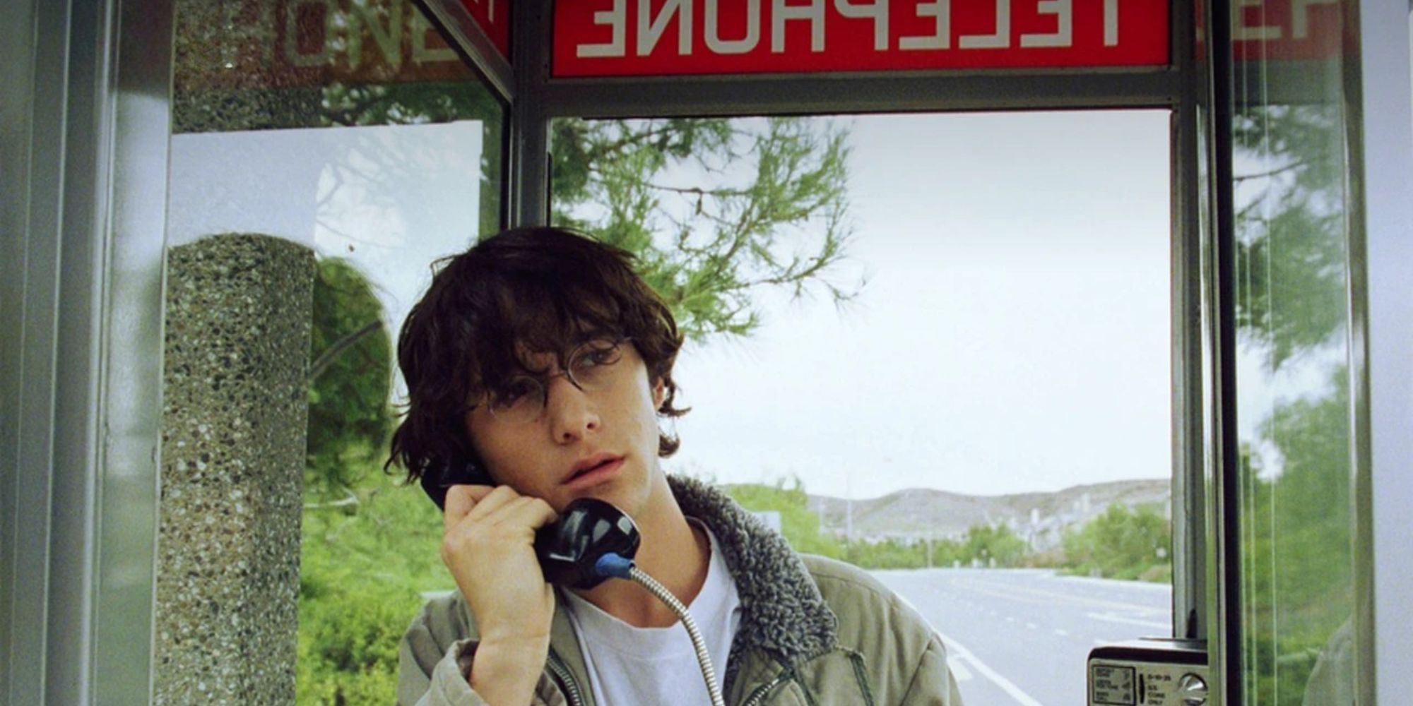 Joseph Gordon Levitt as Brendan on the phone in Brick