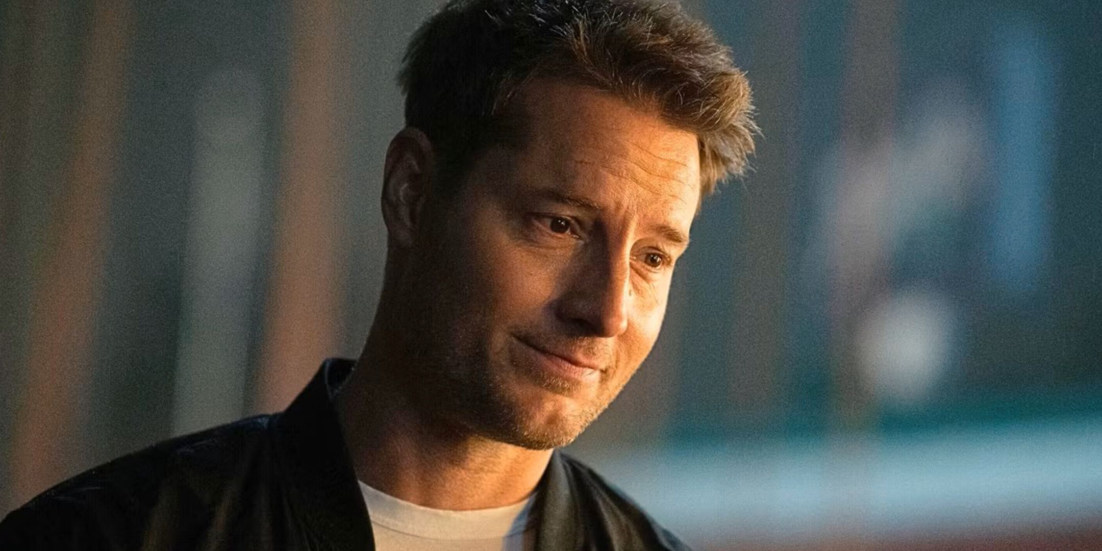 Justin Hartley sorrindo em Tracker