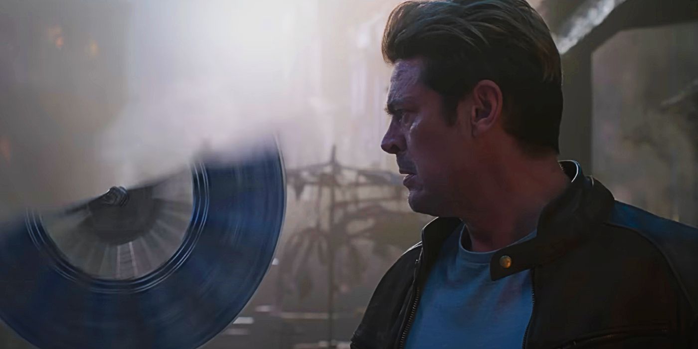 Johnny Cage staring at a fan spinning by his head in Mortal Kombat 2