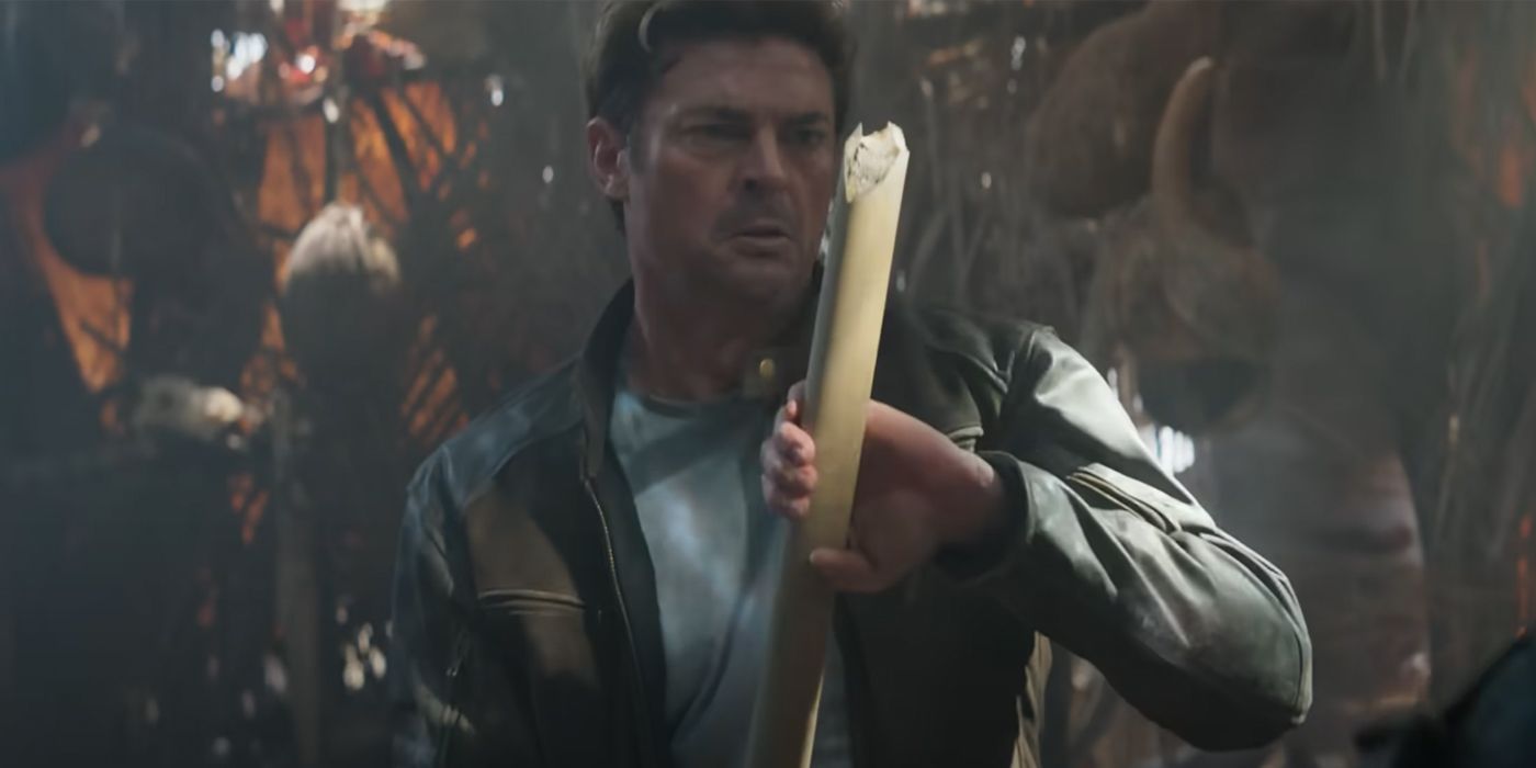 Johnny Cage looks at the broken end of a spear in Mortal Kombat 2