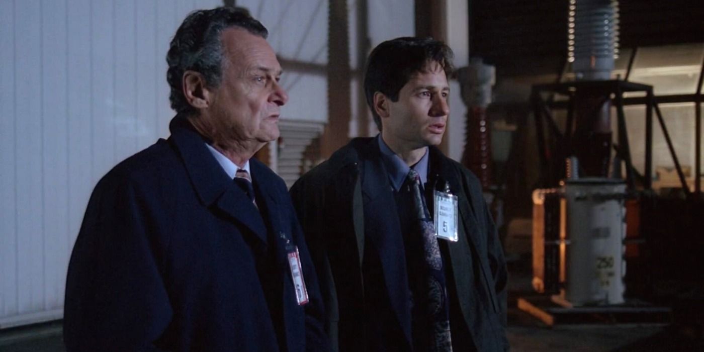 Mulder and Deep Throat in X-Files EBE