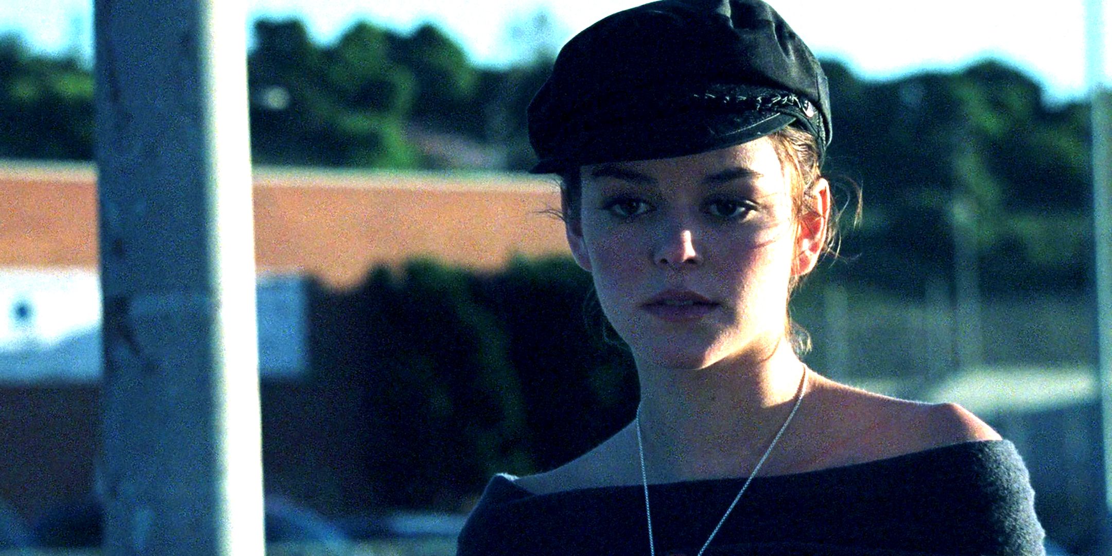 Nora Zehetner as Laura looking disconcerted in Brick