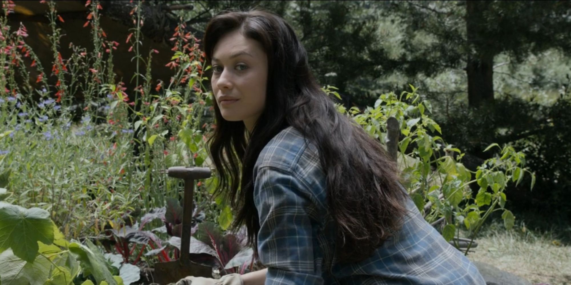 Olga Kurylenko as Julia Rusakova Harper at the end of Oblivion