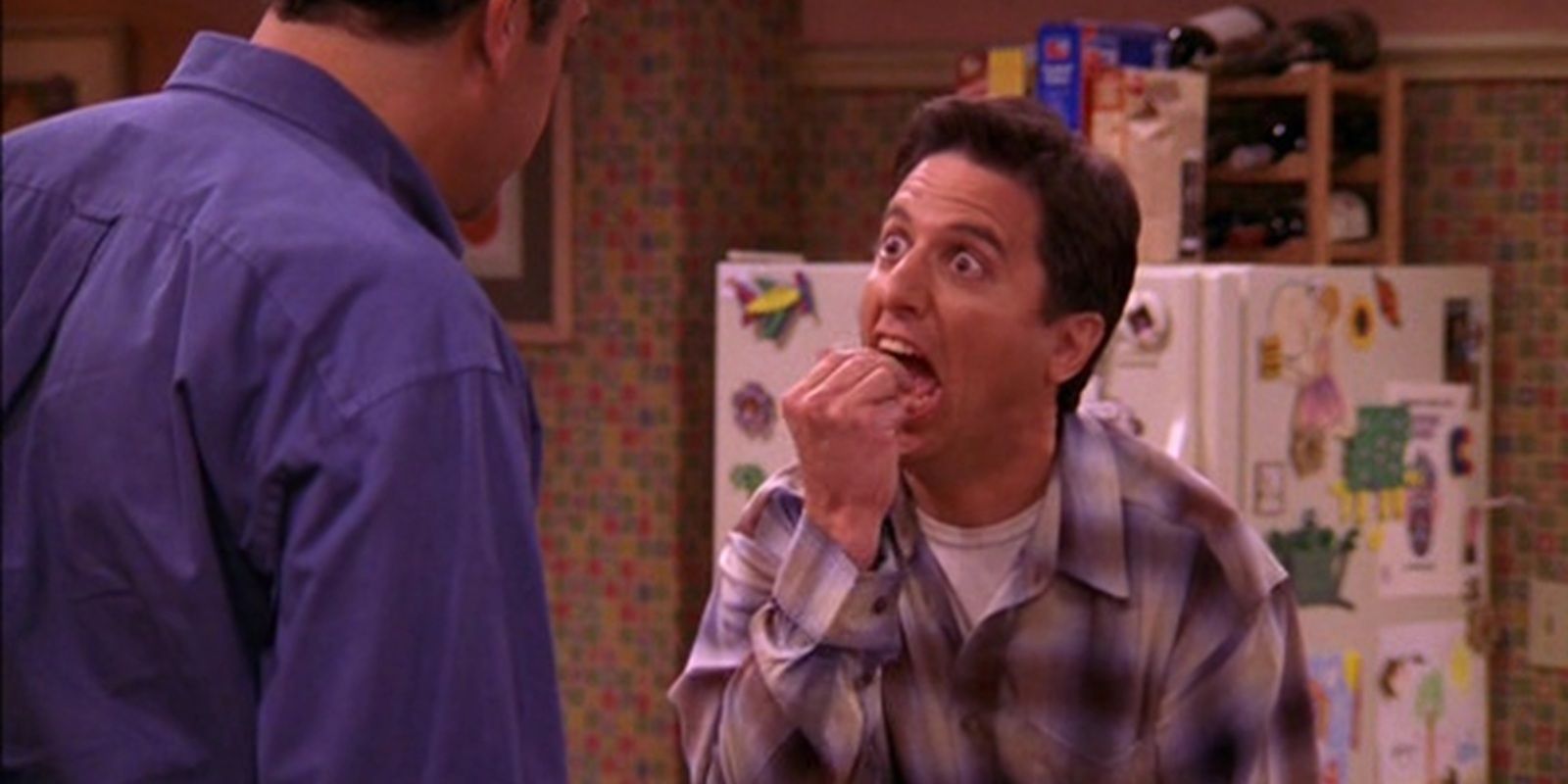 Ray tells Robert that he saw his date eat a fly in everyone loves Raymond