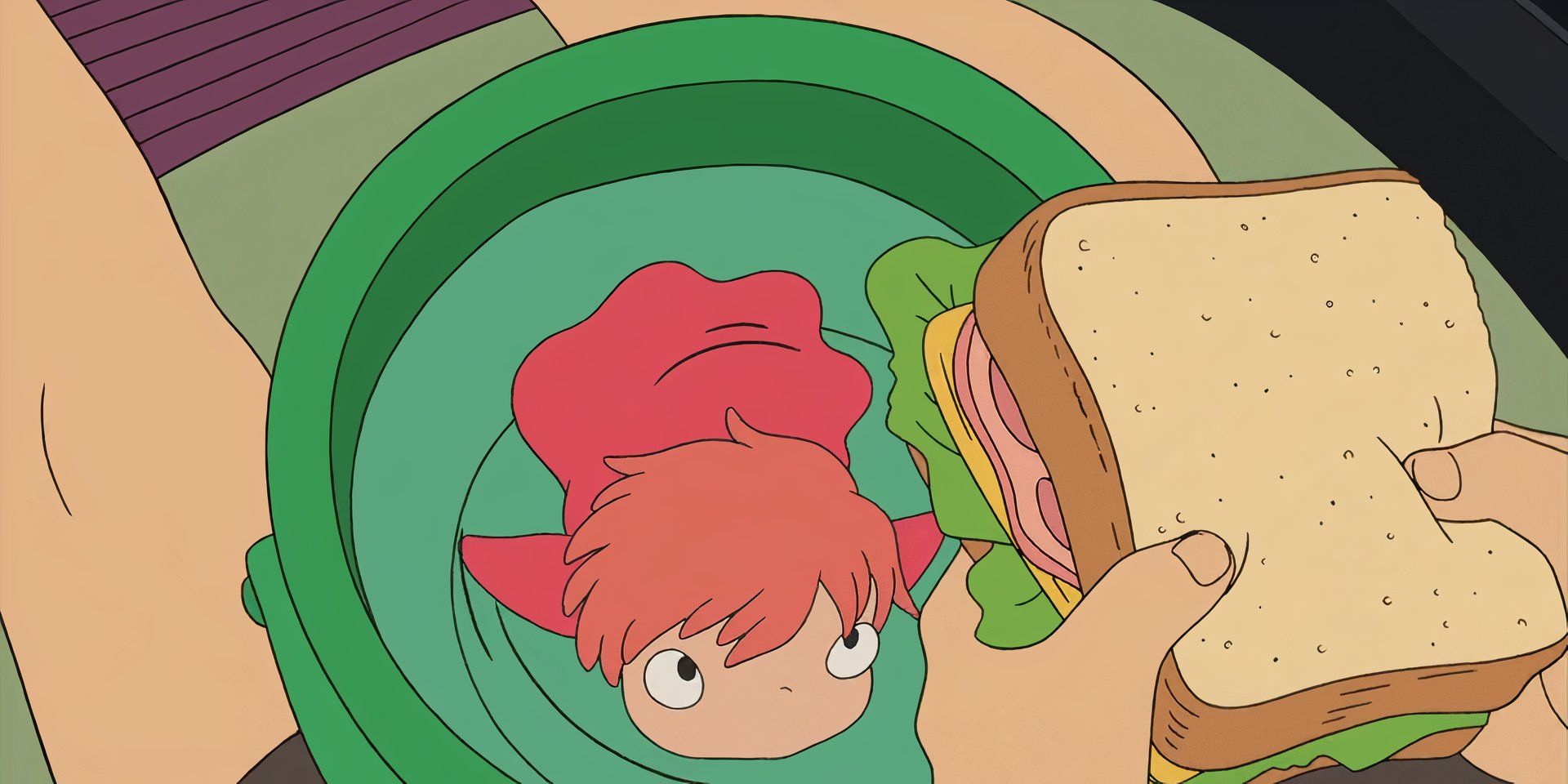 Ponyo che guarda un panino al prosciutto