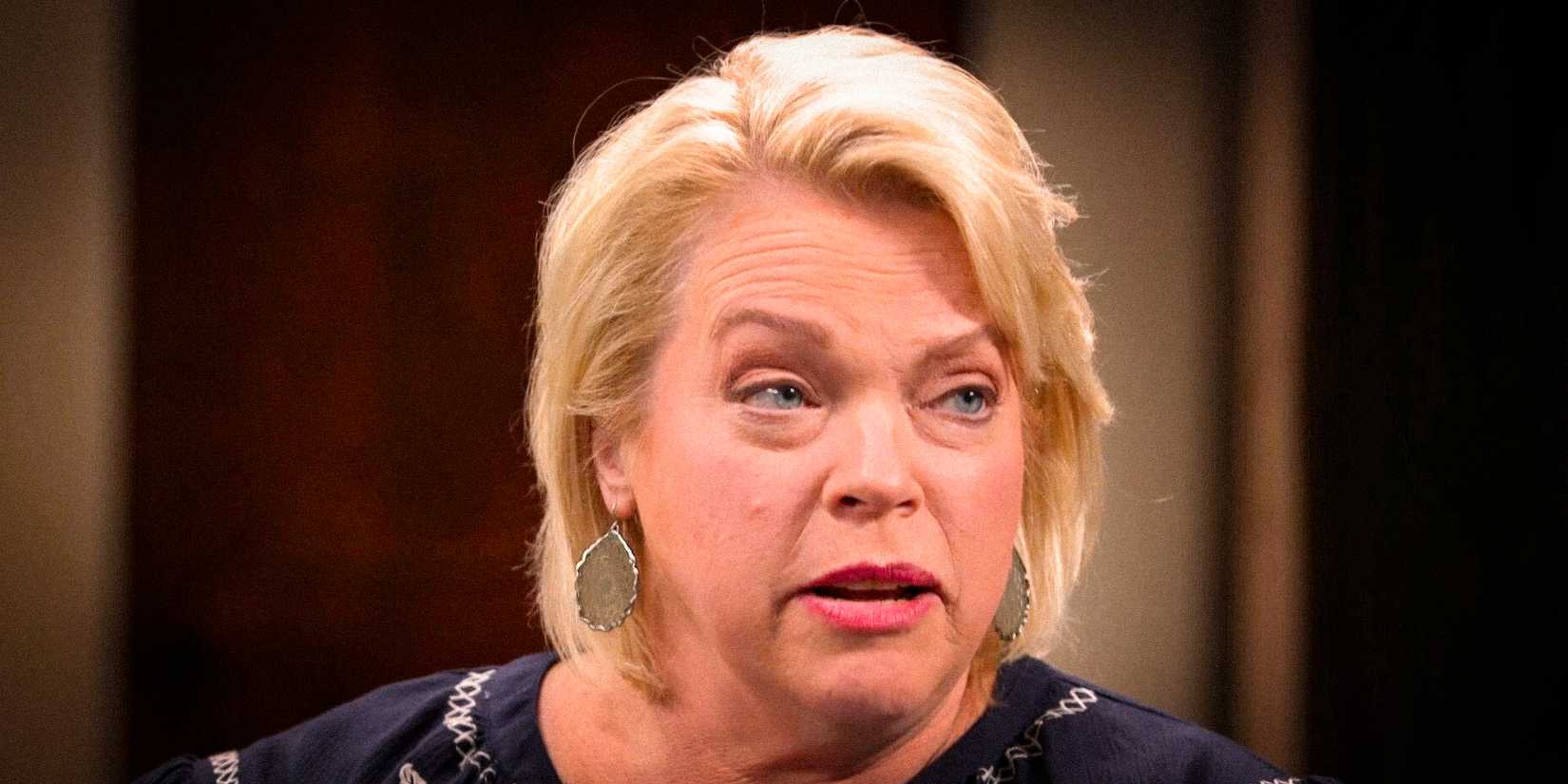 Sister Wives Janelle Brown close up looking to the side concerned