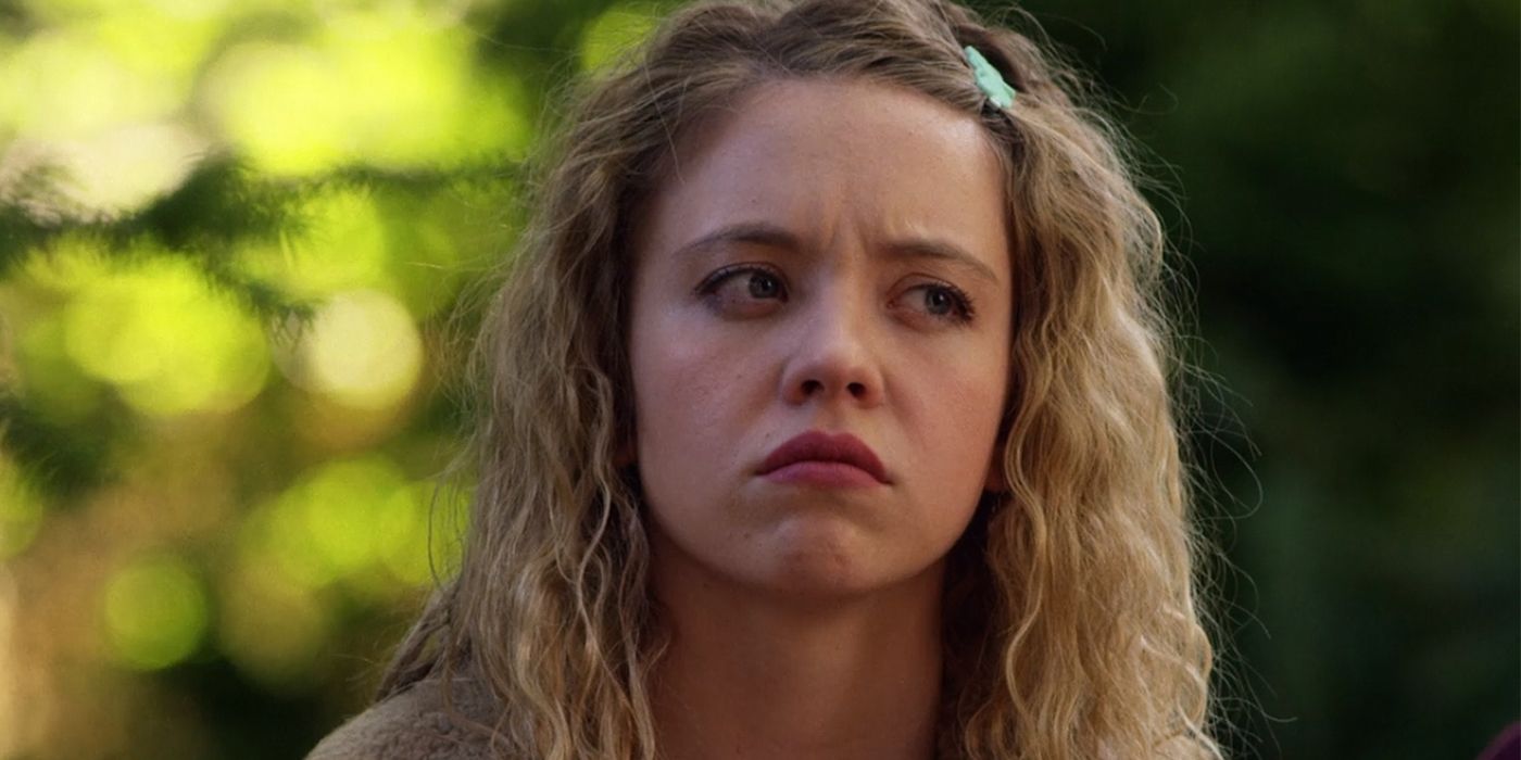 Sydney Sweeney nei panni di Emaline in Everything Sucks!