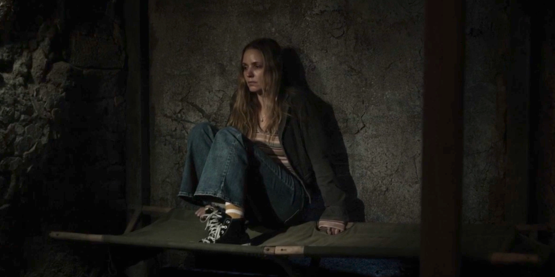 Tessa held hostage by Cyrus in Criminal Minds: Evolution season 3